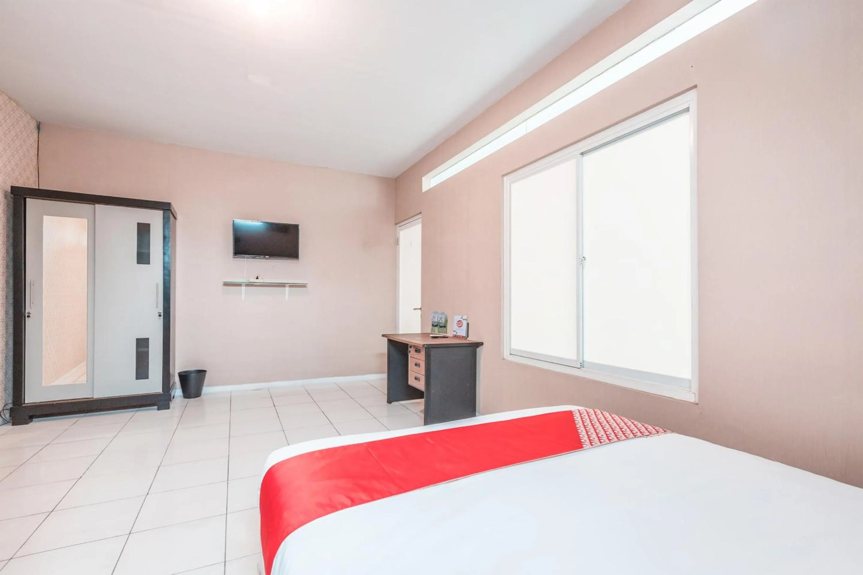 Bedroom, Bed in Hotel O J&b Room Pramuka