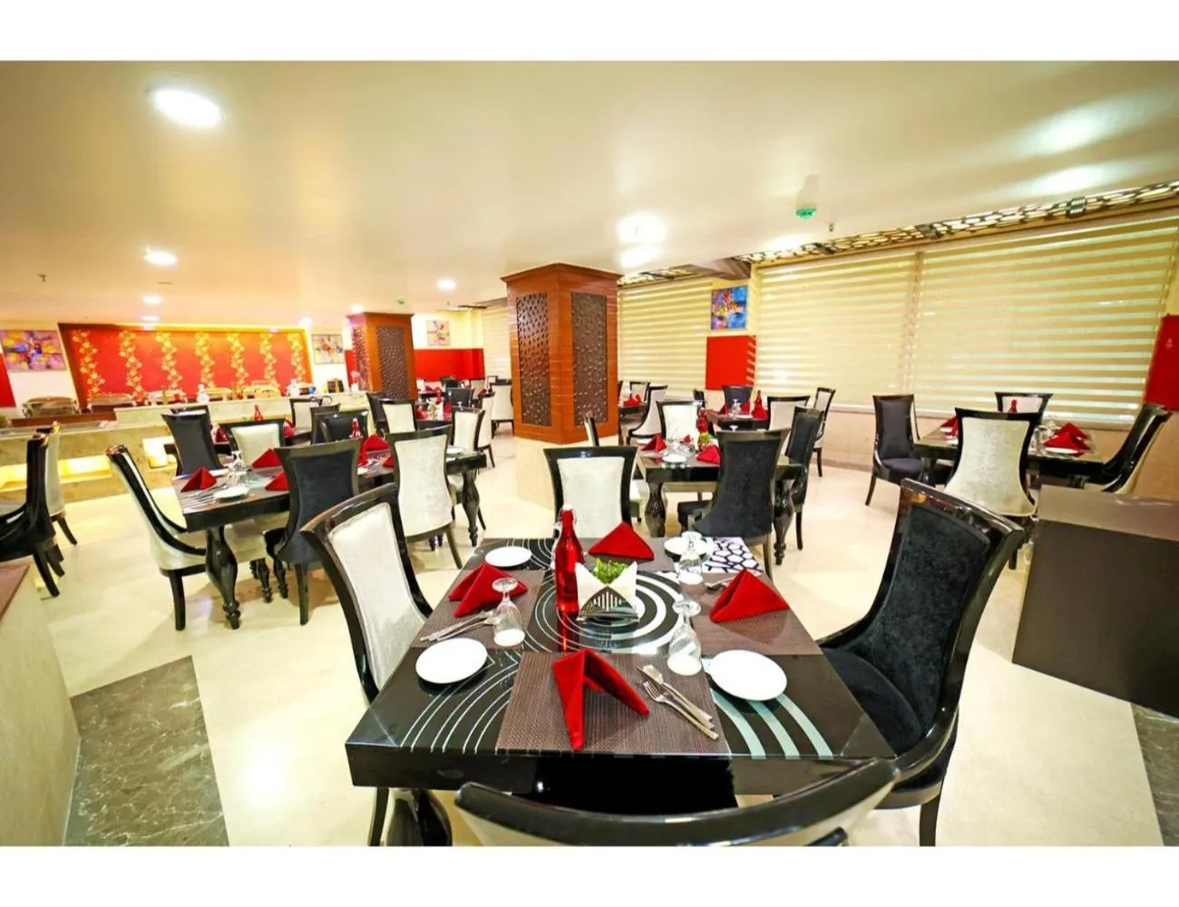 Restaurant/places to eat in The Red Velvet Hotel Samarpan, Patna