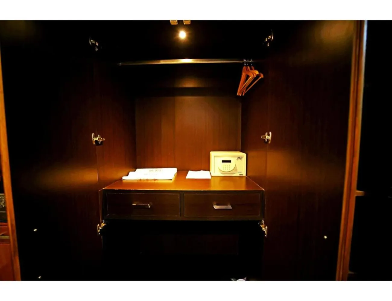 safe in The Red Velvet Hotel Samarpan, Patna