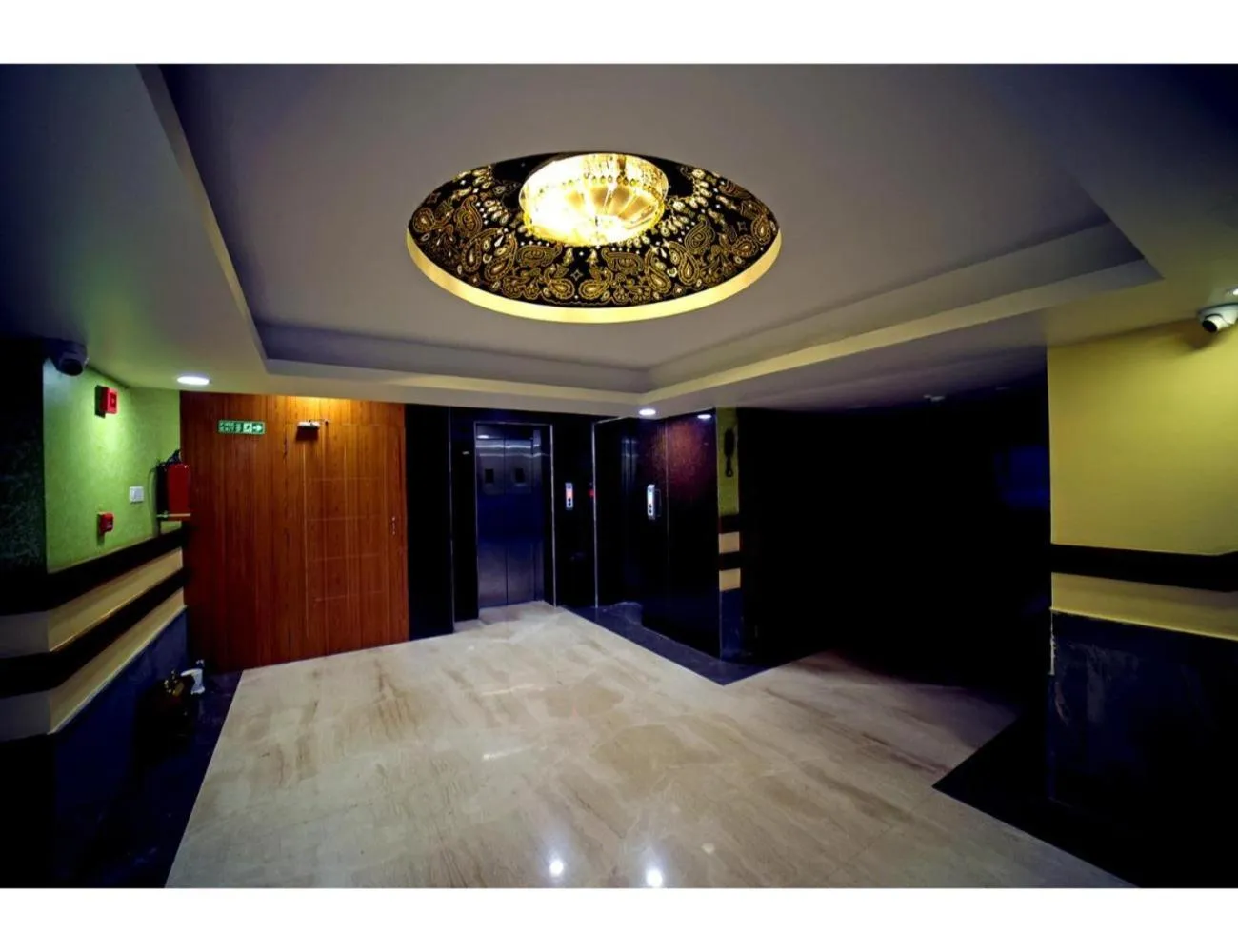 elevator in The Red Velvet Hotel Samarpan, Patna