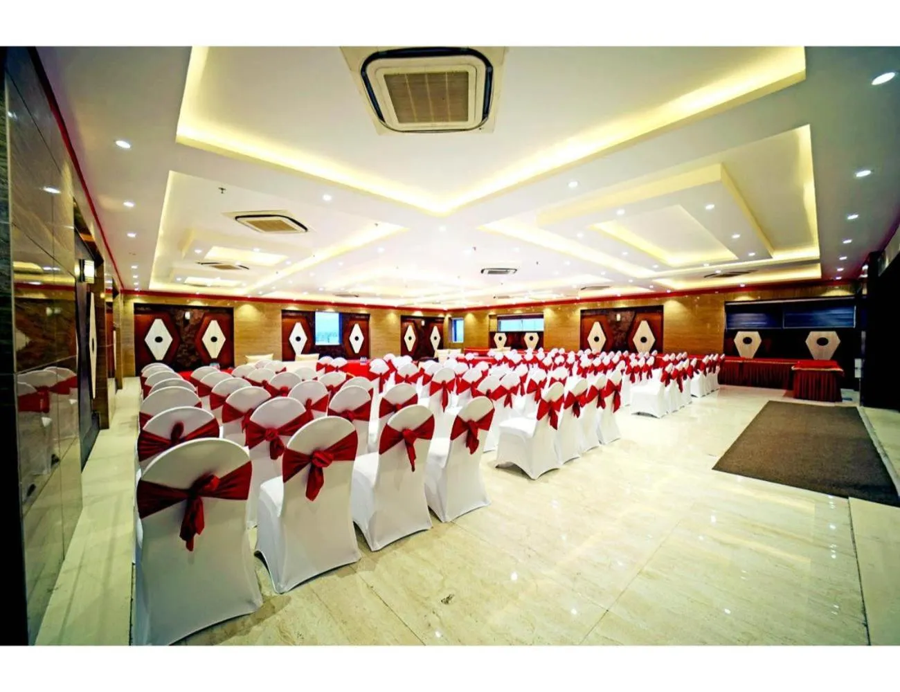 Living room in The Red Velvet Hotel Samarpan, Patna