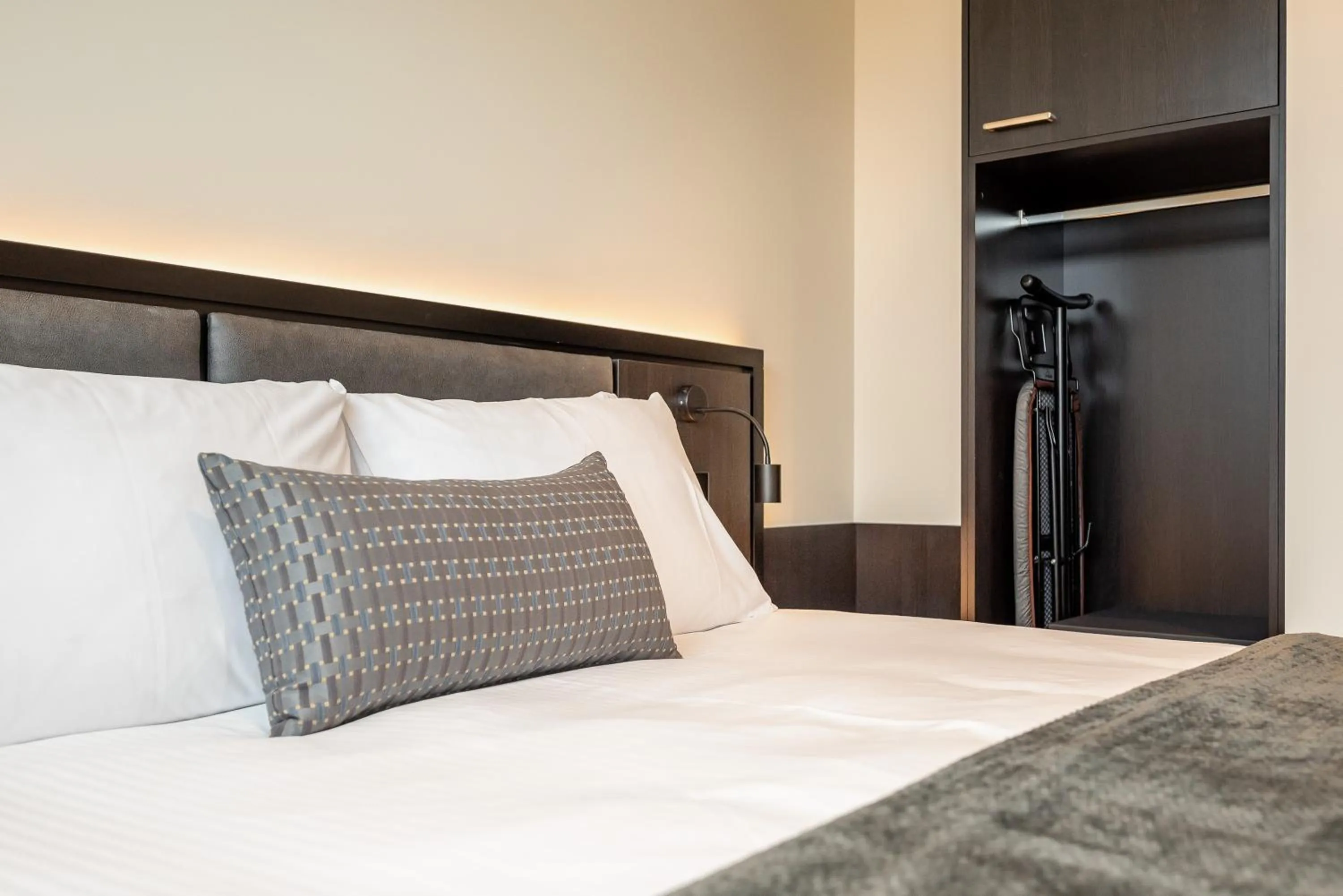 Bedroom, Bed in Mantra Shepparton