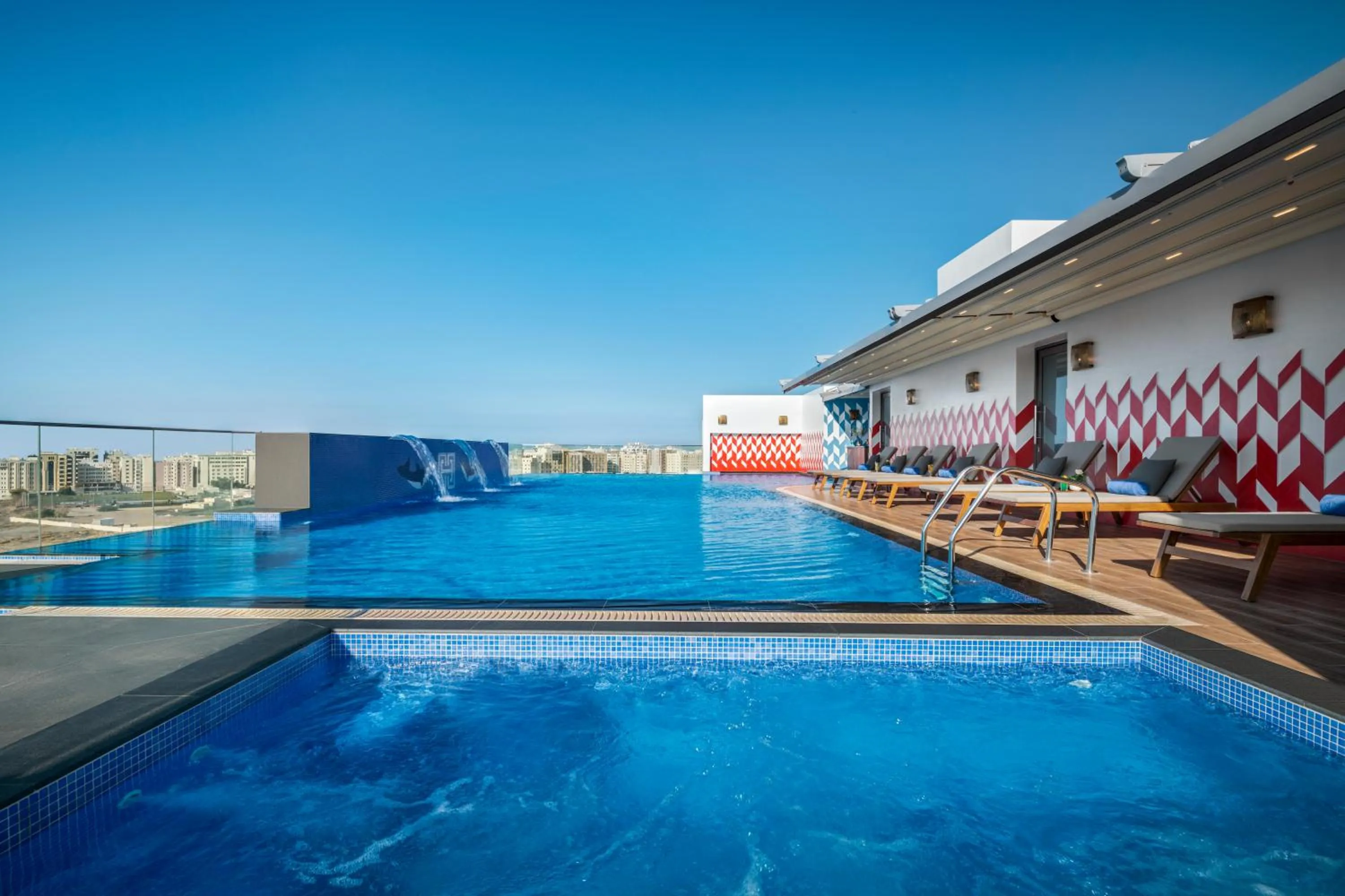 Swimming pool in Mercure Muscat