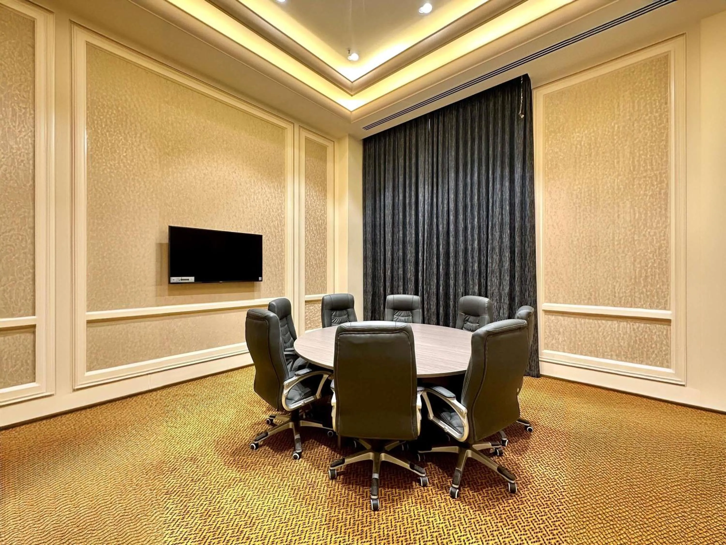 Meeting/conference room in Mercure Muscat