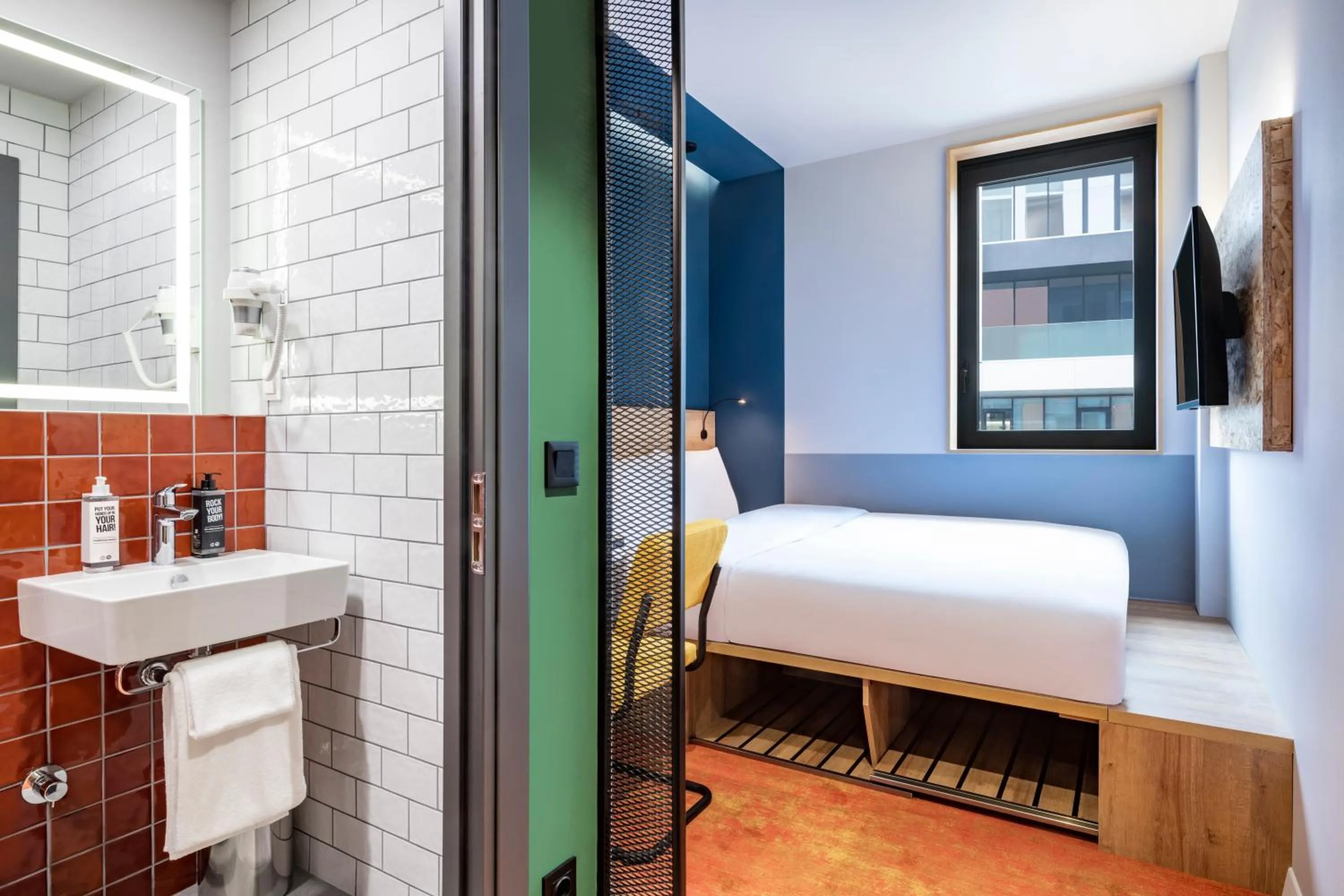 Shower, Bed in greet Tbilisi Center