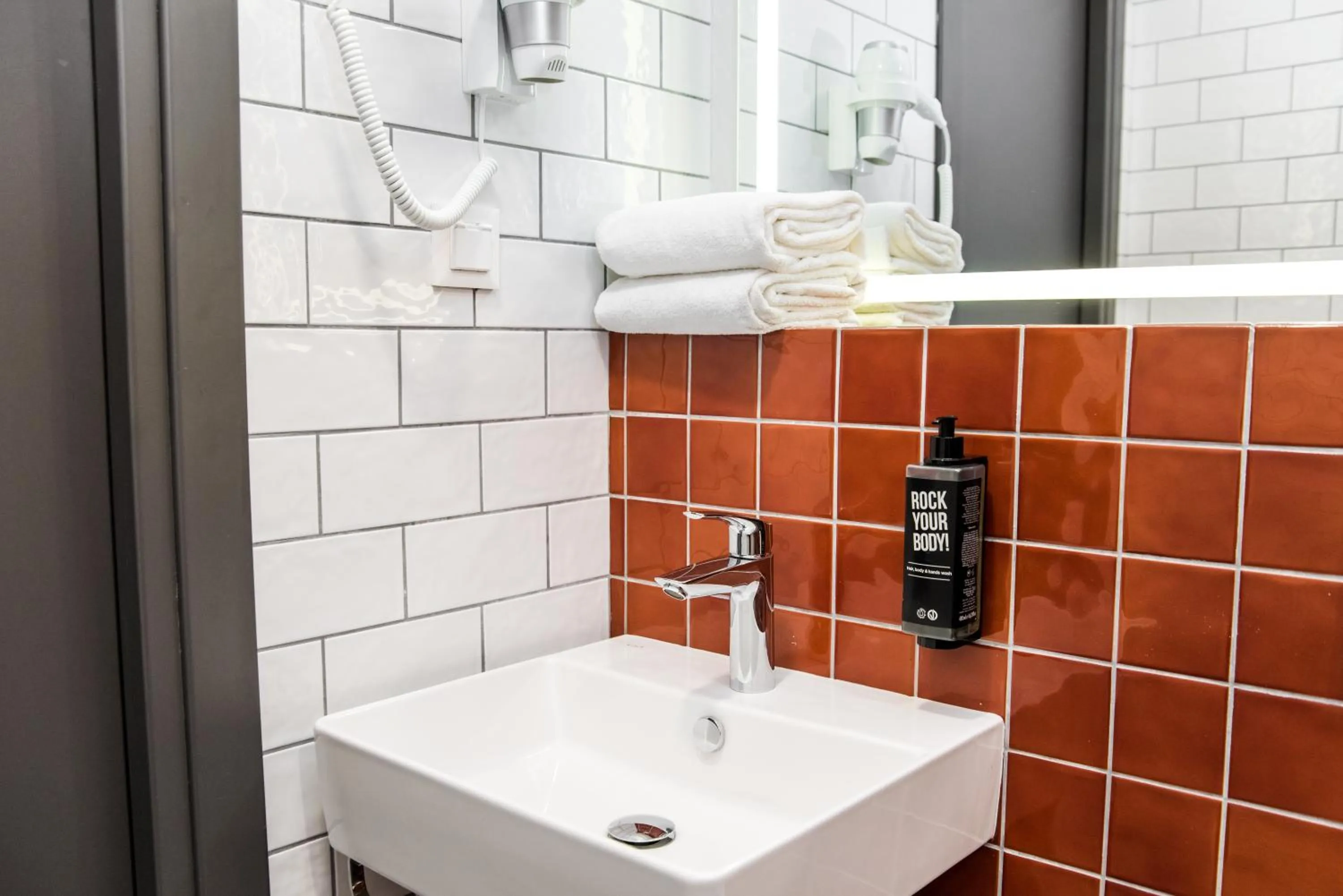 Shower in greet Tbilisi Center