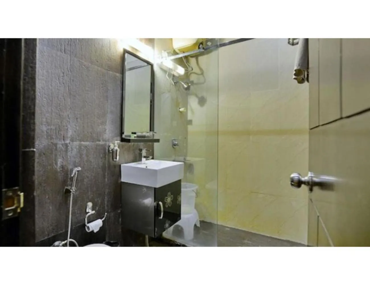 Shower in Hotel Kasauli Exotica, Himachal Pradesh