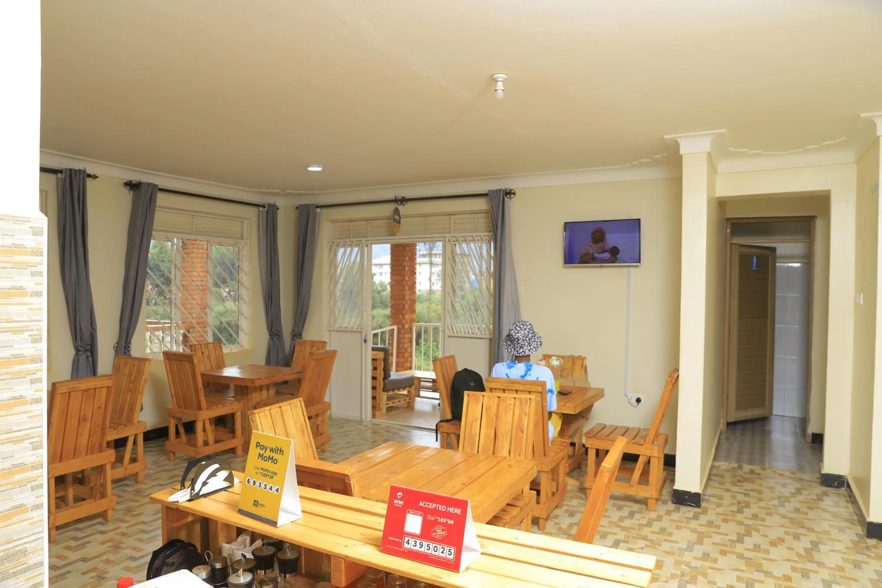 Restaurant/places to eat in Hakyiri B&B