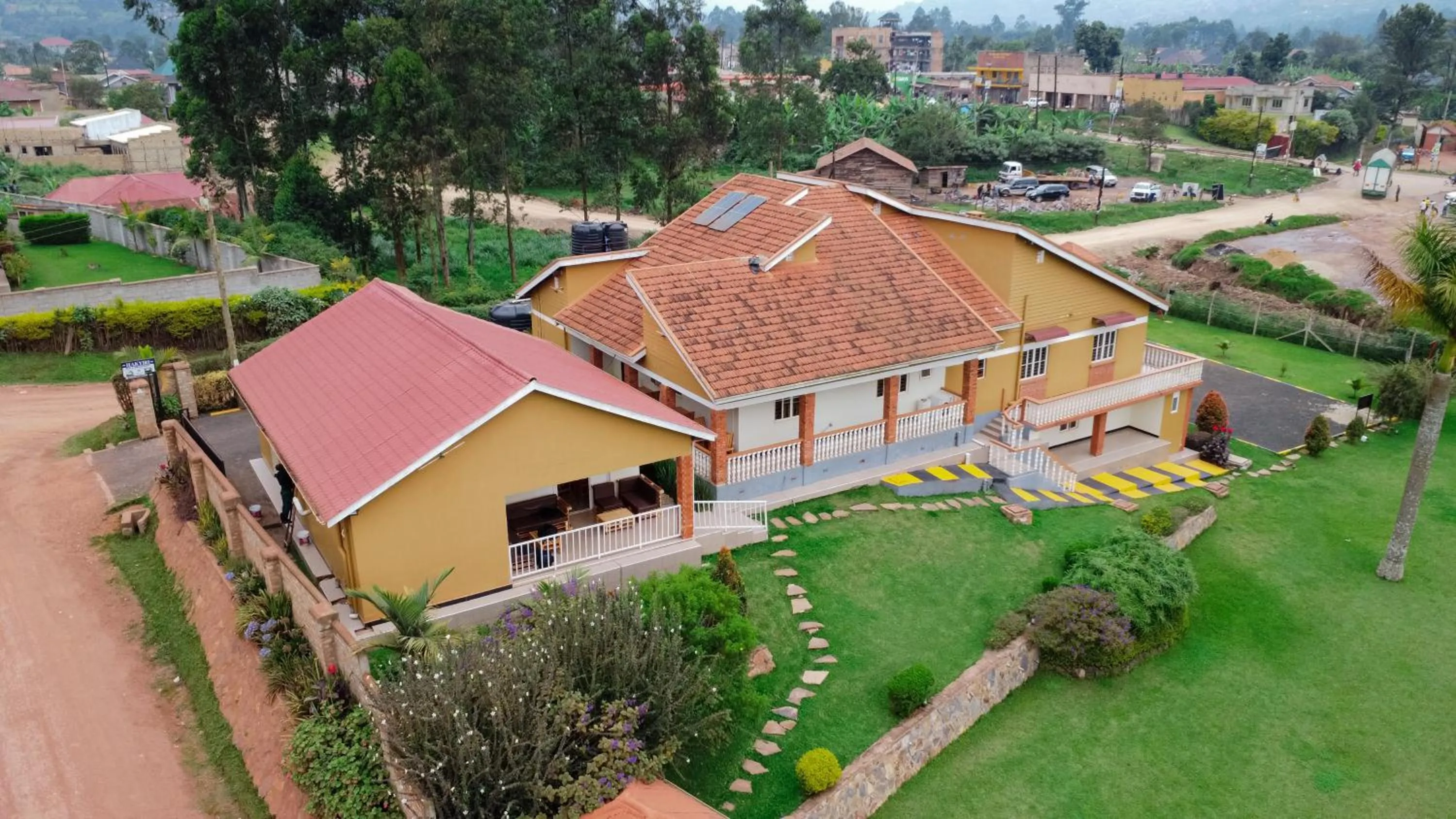 Property building in Hakyiri B&B