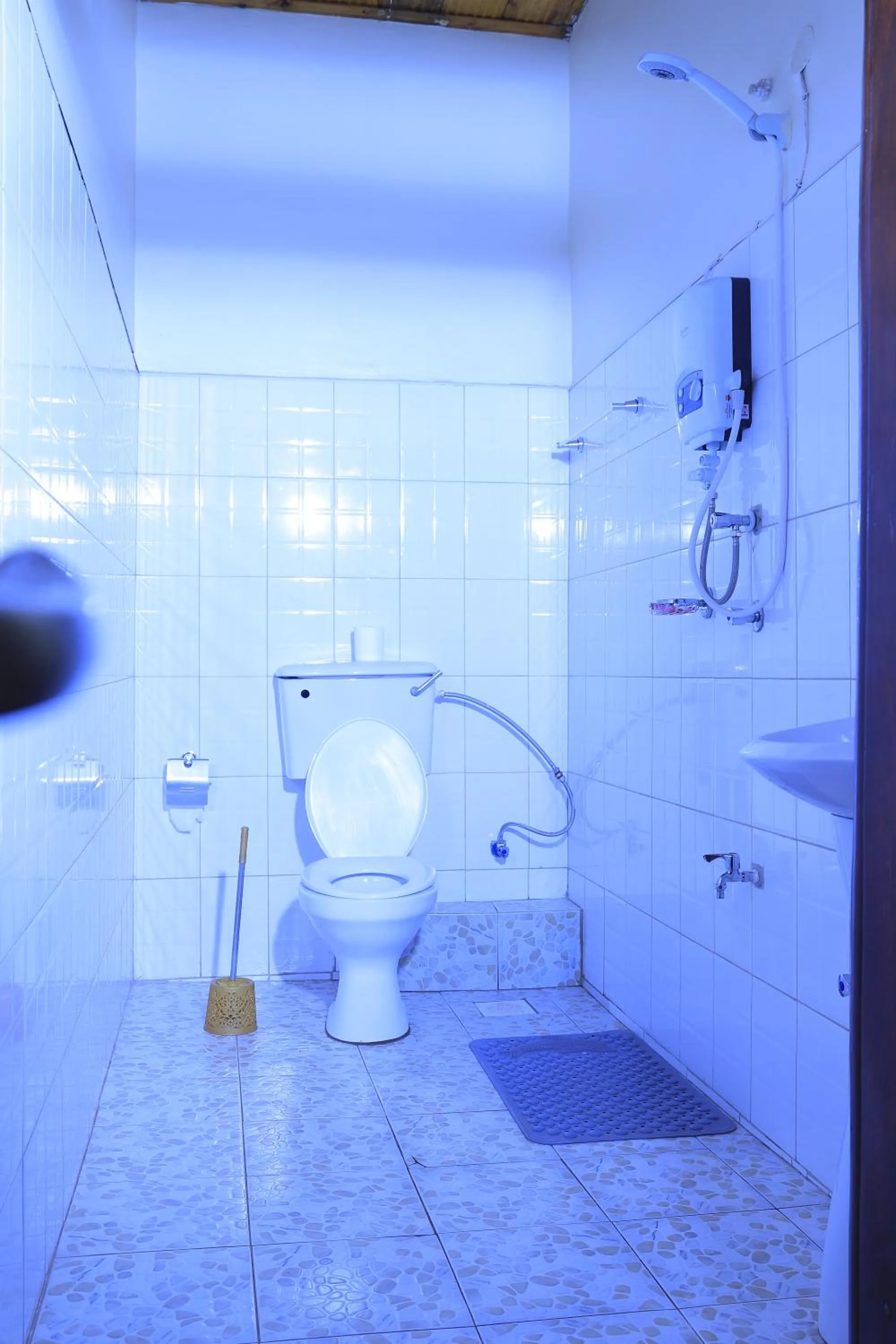 Shower in Hakyiri B&B