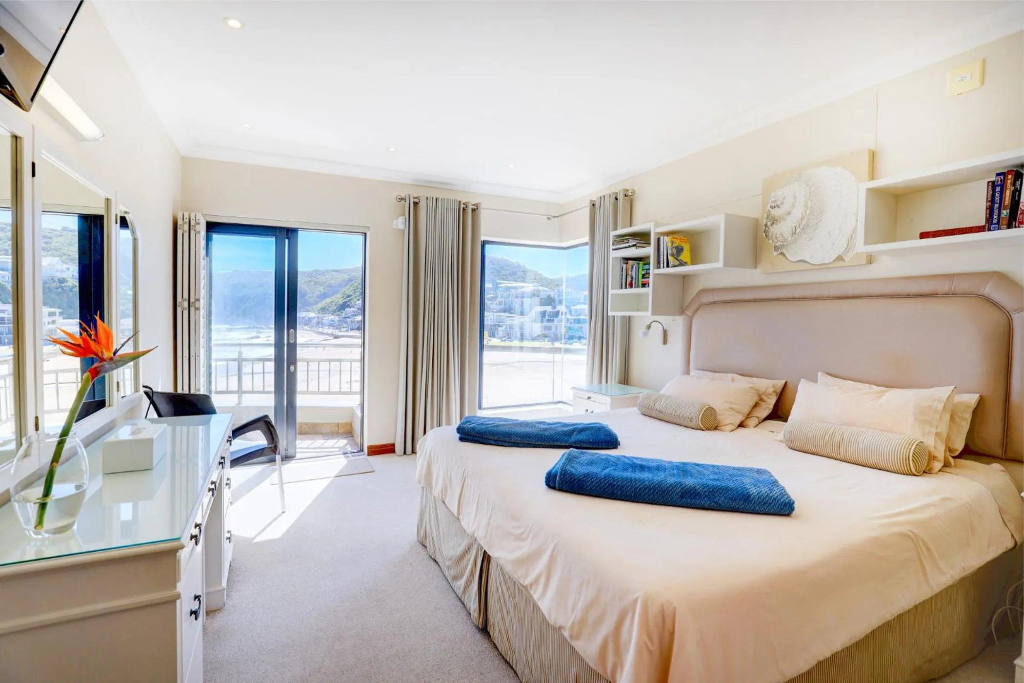 Bed in Makarios on Sea