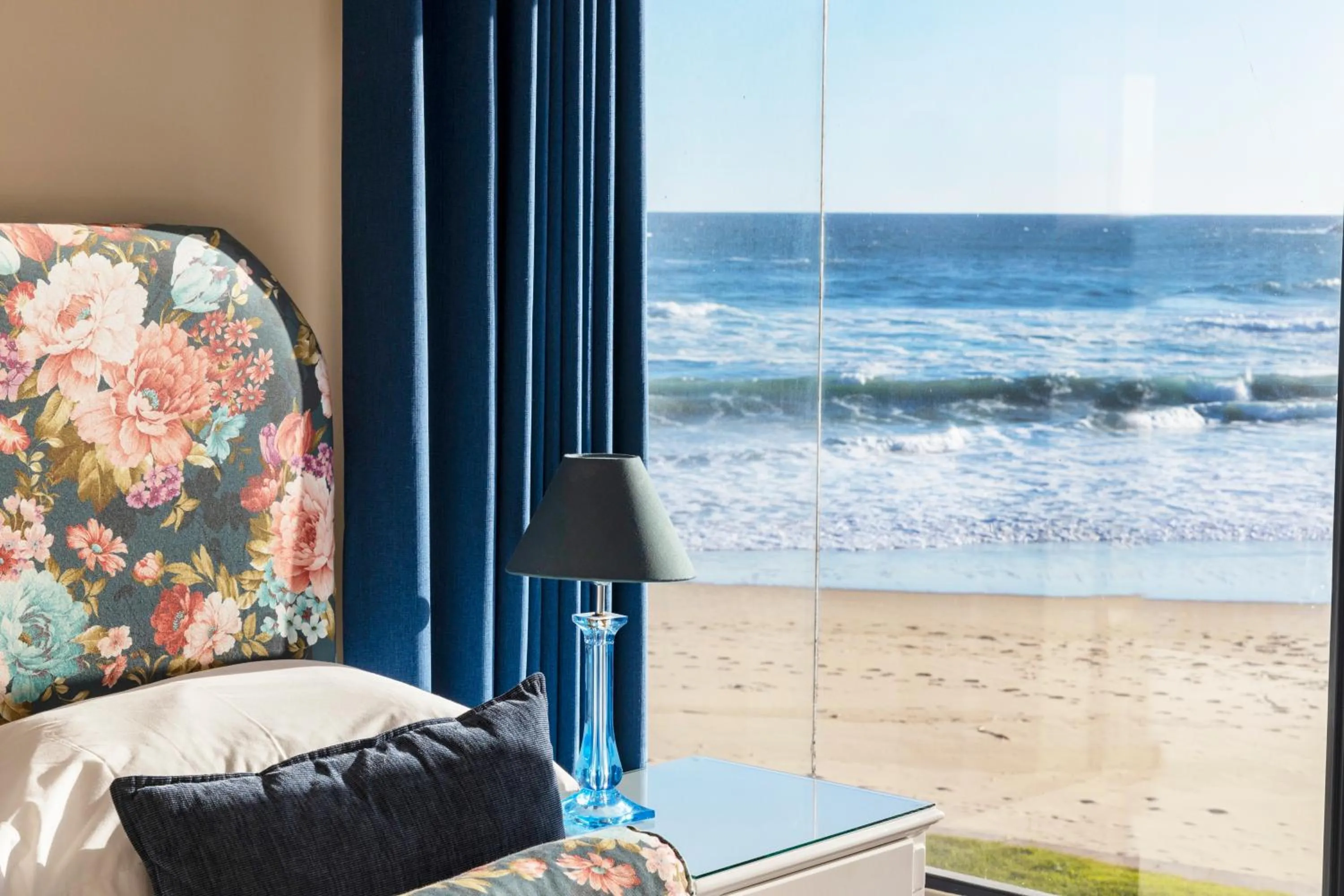 Bed in Makarios on Sea