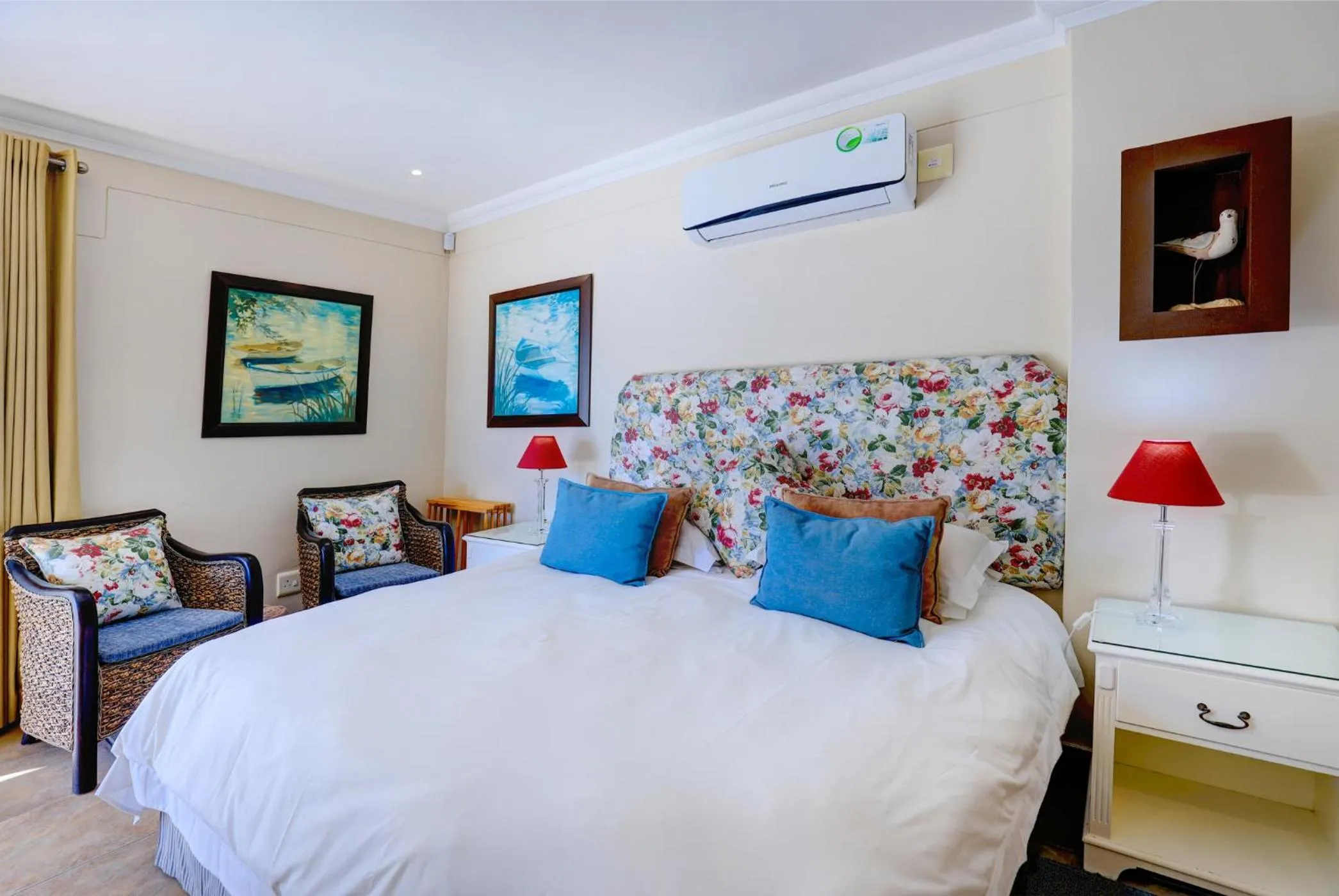 Bed in Makarios on Sea