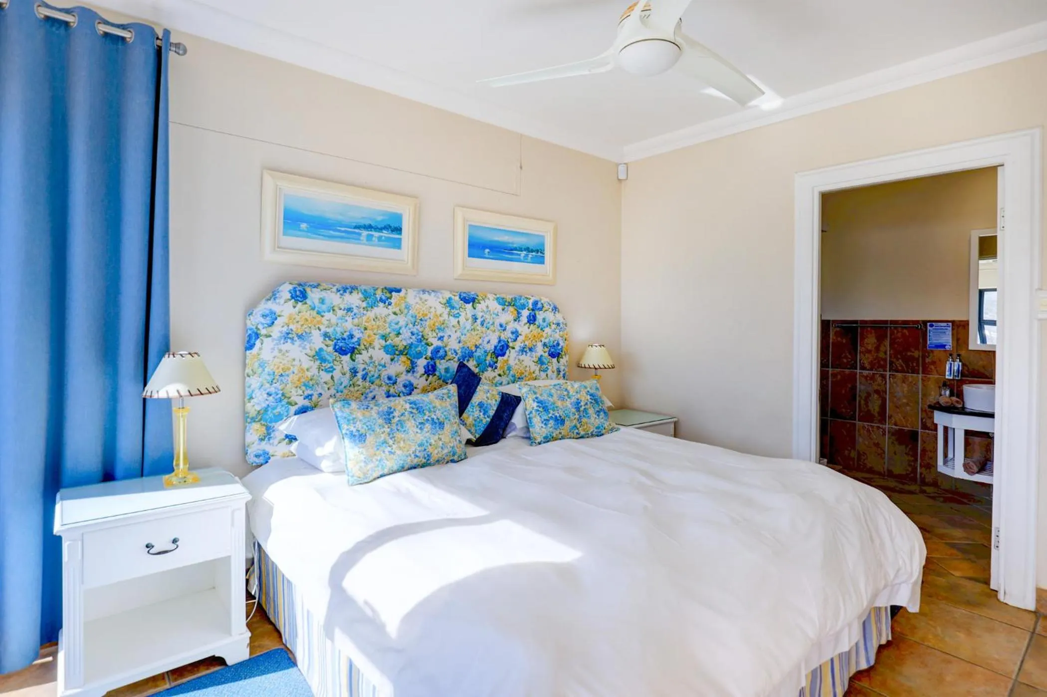 Bed in Makarios on Sea