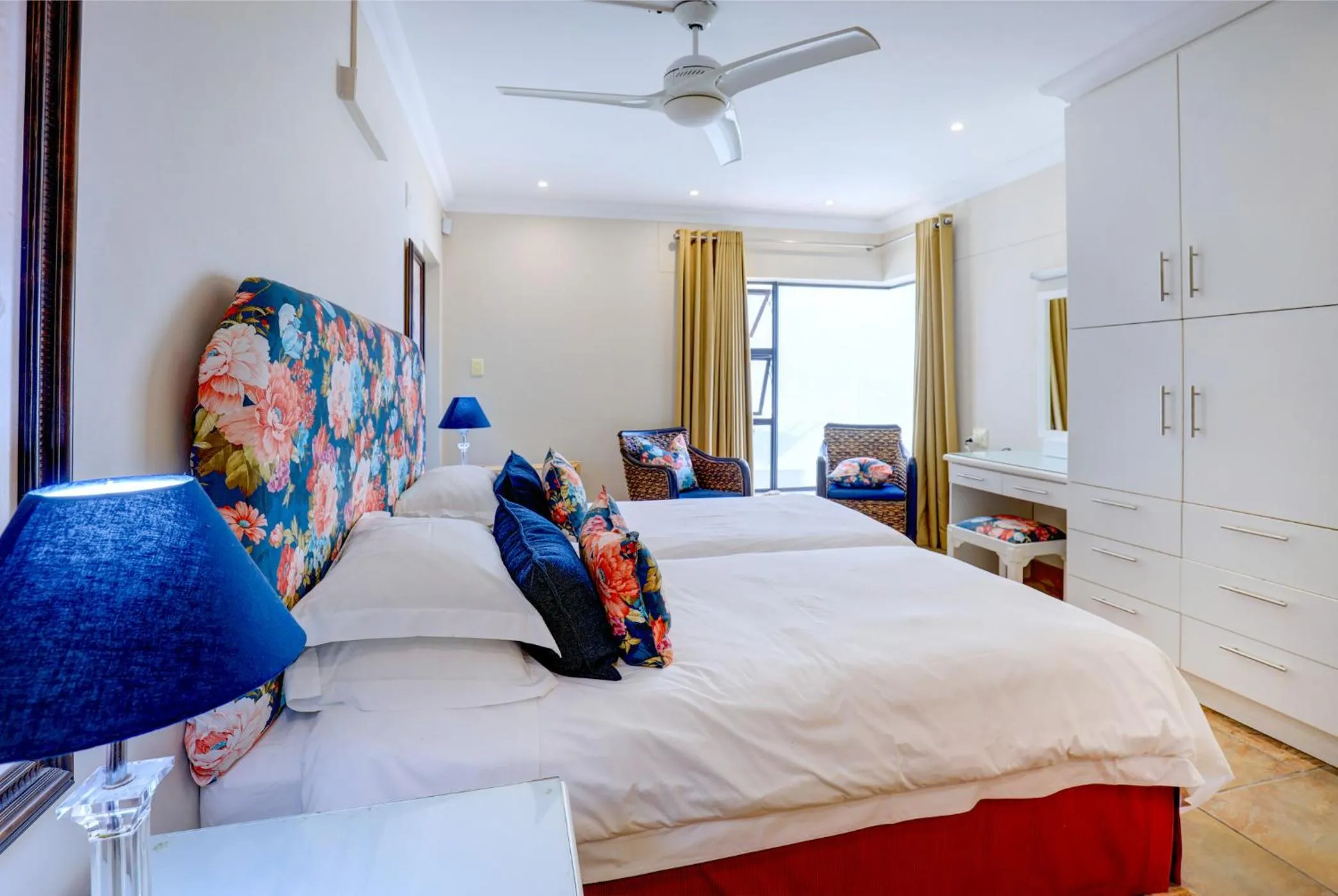 Bed in Makarios on Sea