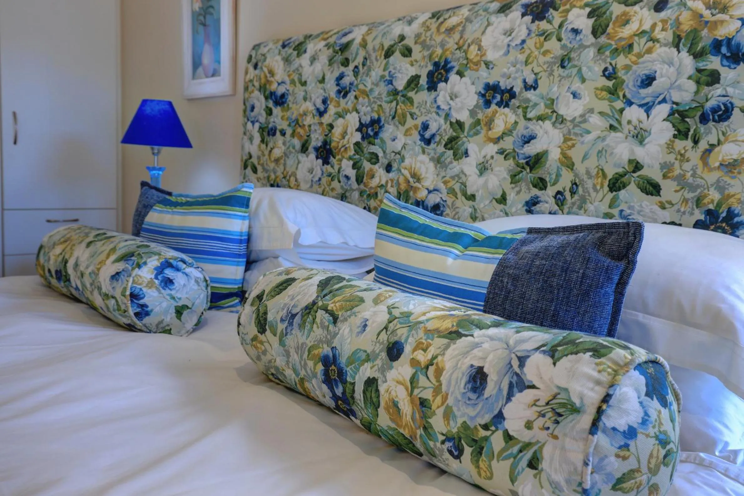 Bed in Makarios on Sea