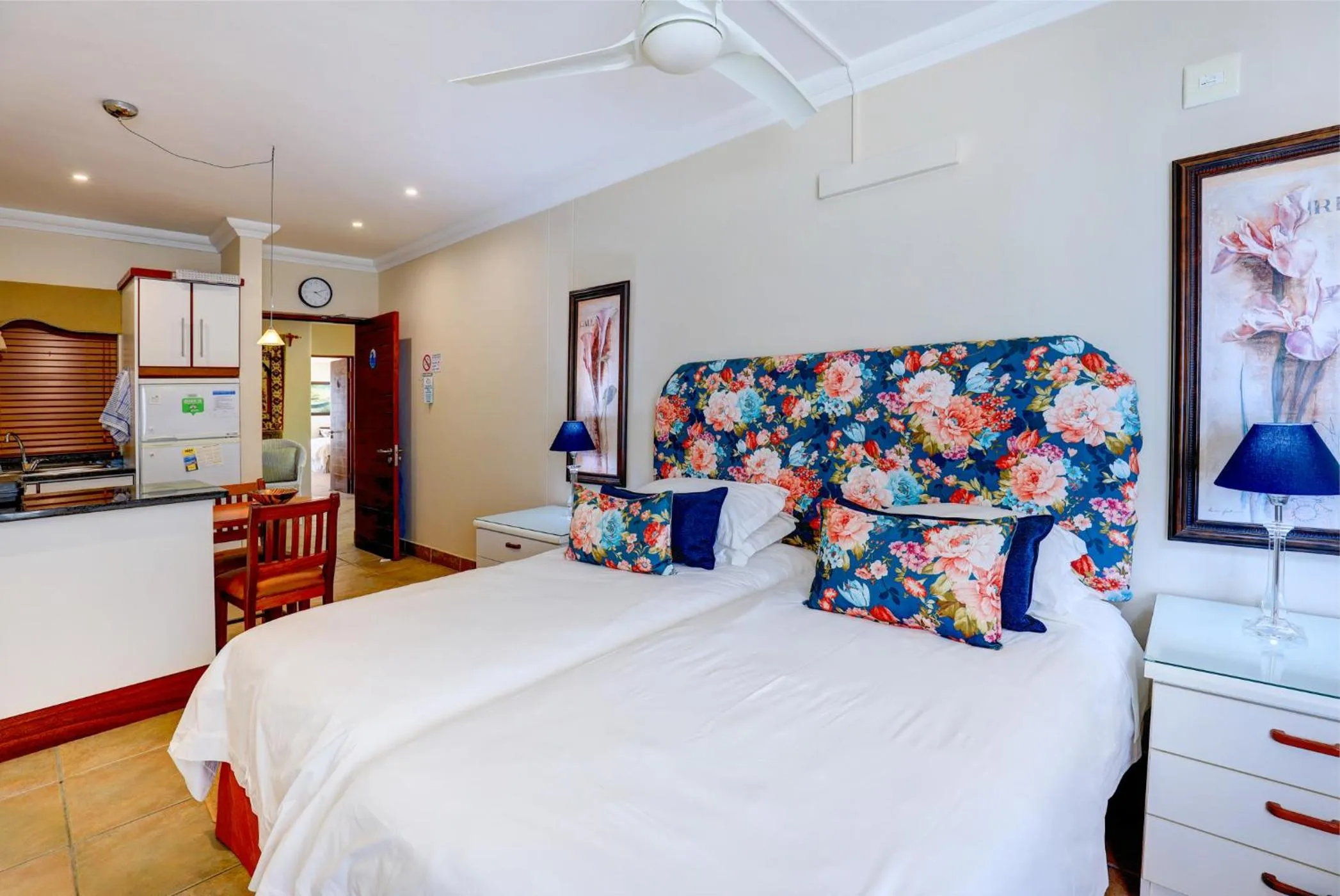 Bed in Makarios on Sea