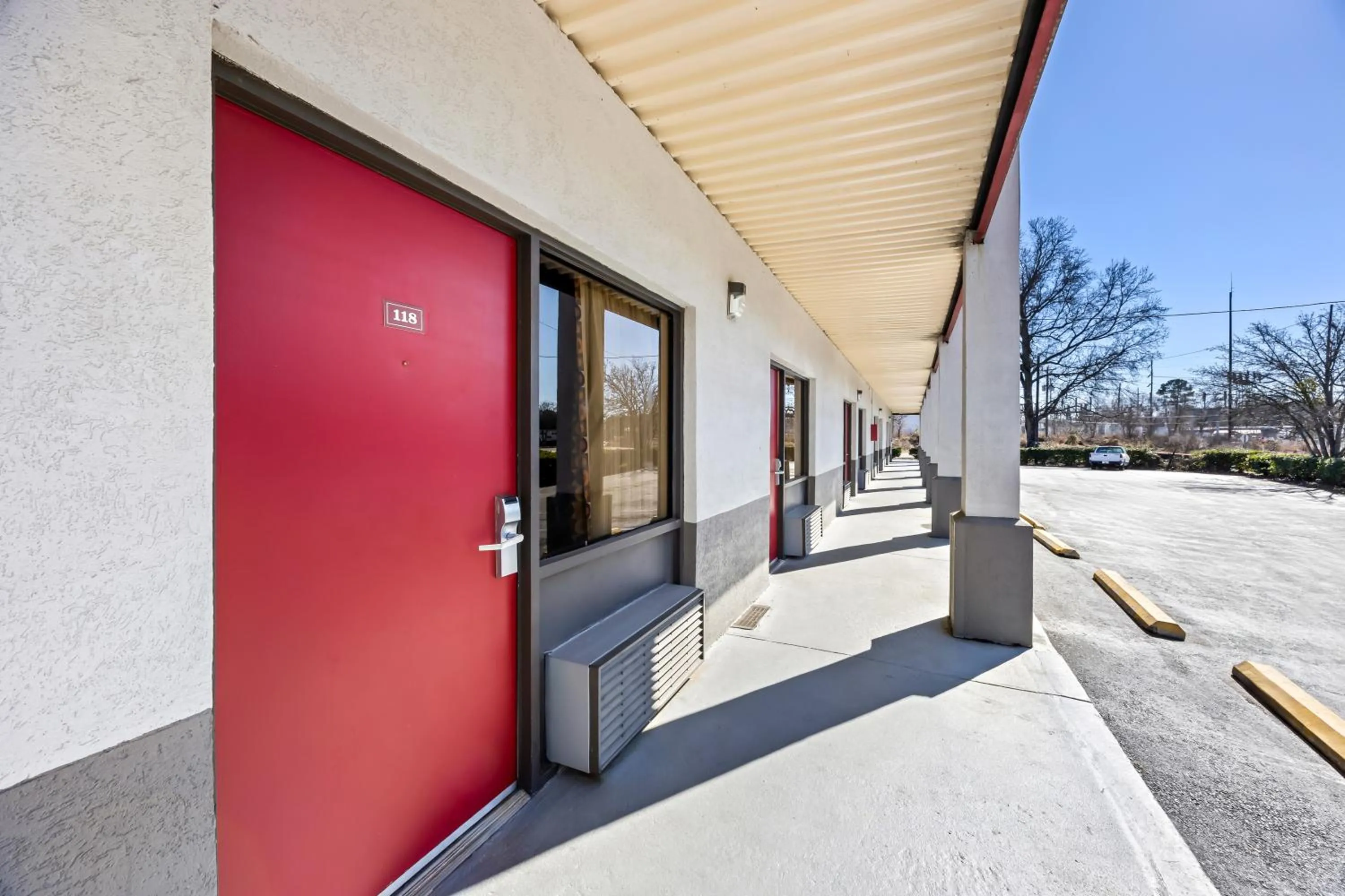 Property building in America's Best Value Inn-Columbia