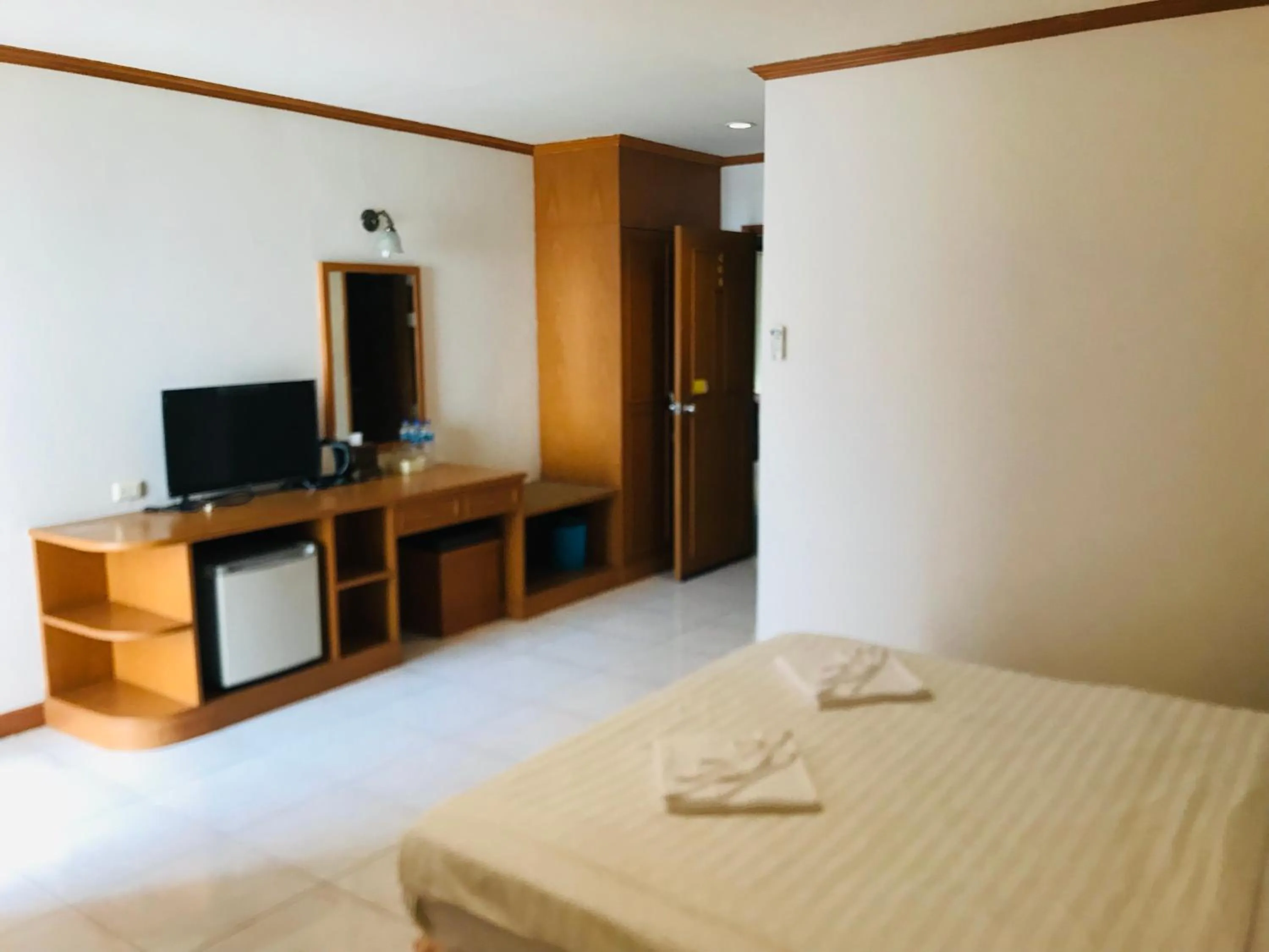 Communal lounge/ TV room, Bed in Global Hotel Beach View