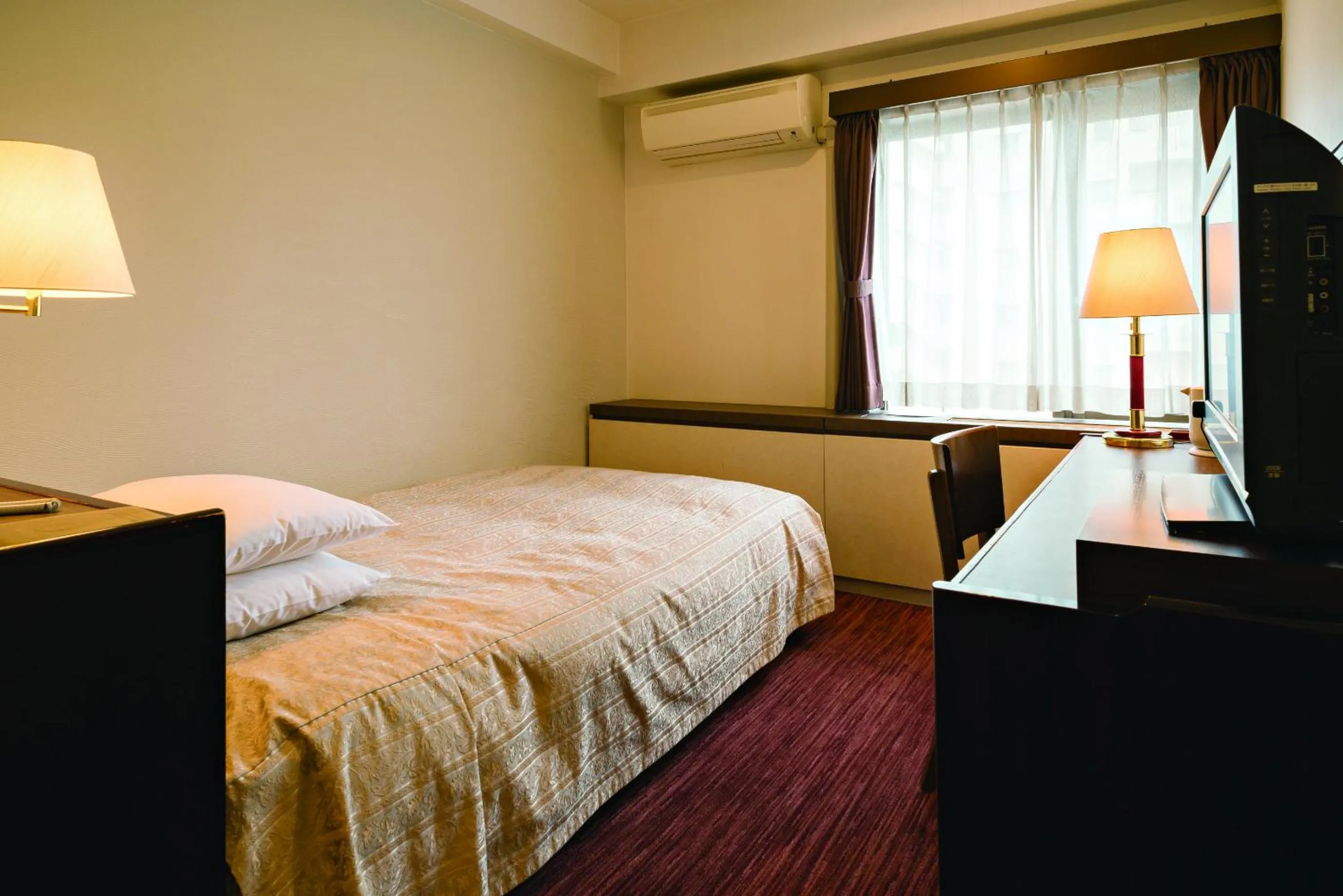 Bed in Okazaki New Grand Hotel