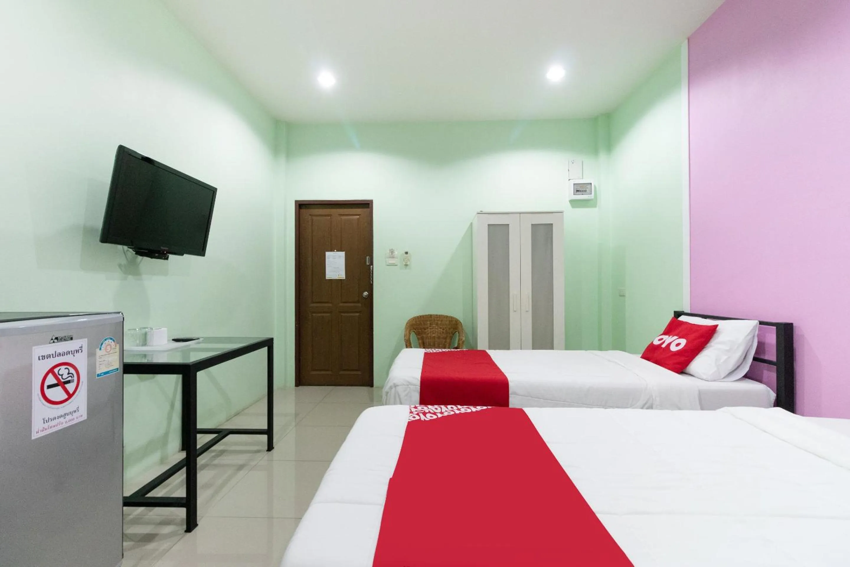 Bedroom, TV/Entertainment Center in OYO 1163 Eden Hostel