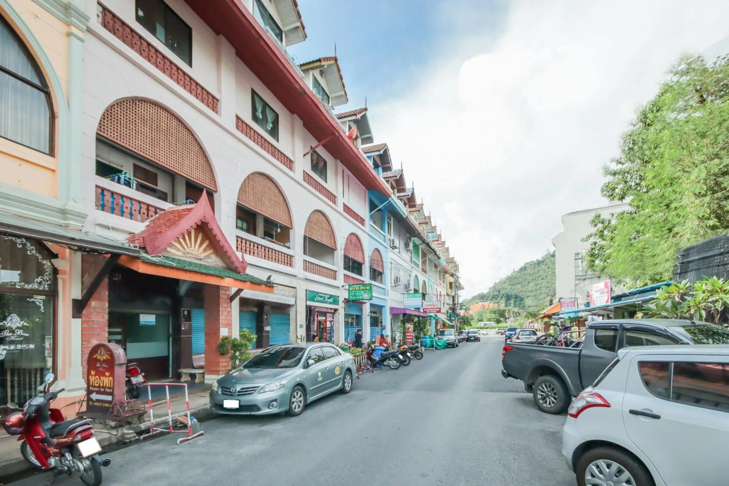 Facade/entrance in OYO 1163 Eden Hostel