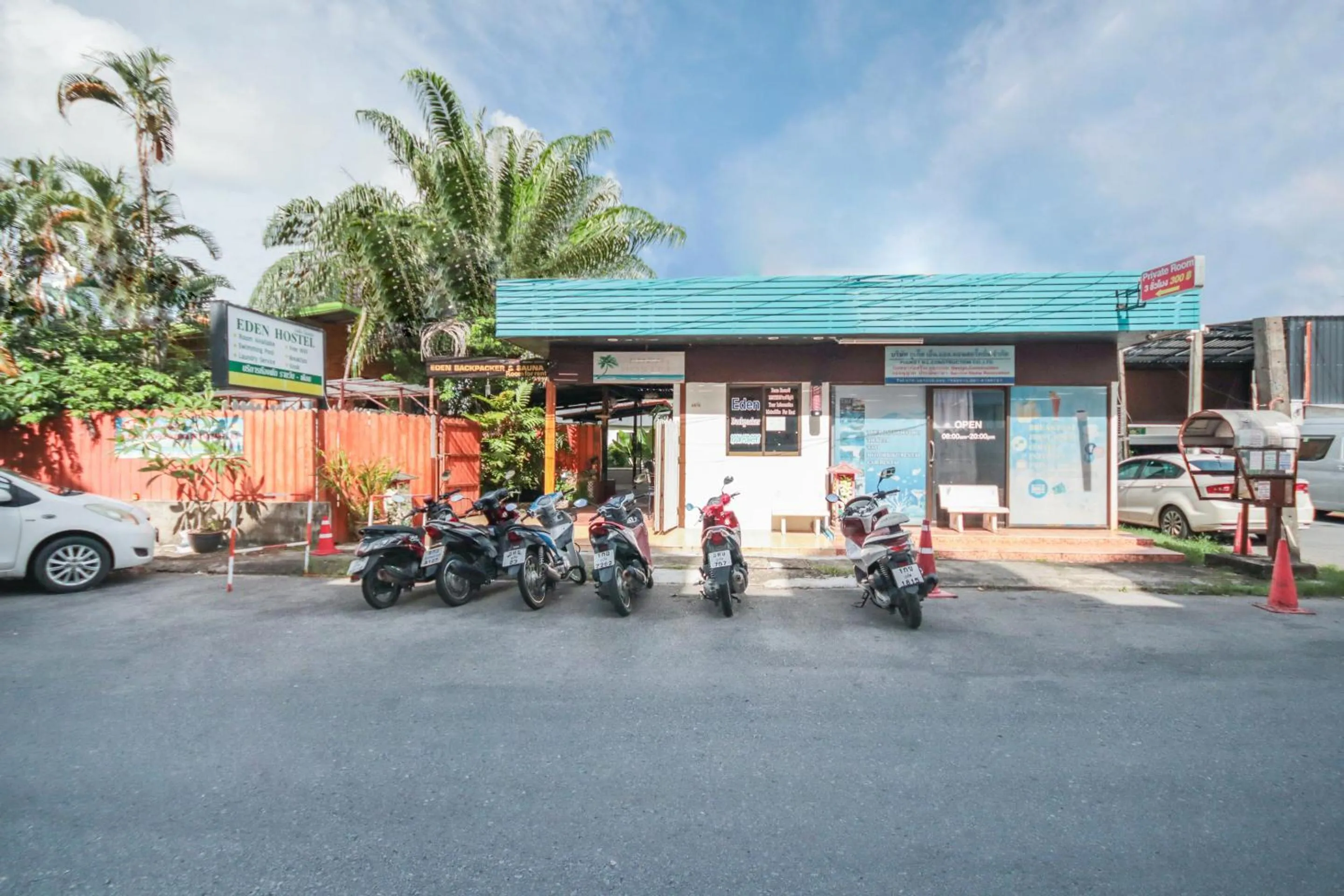 Facade/entrance, Property Building in OYO 1163 Eden Hostel
