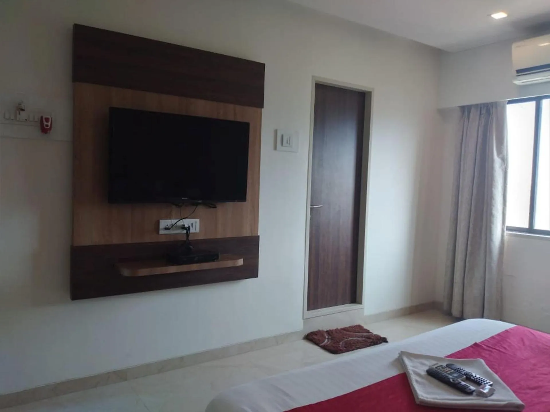 TV and multimedia, Bed in Hotel Shelter Palace