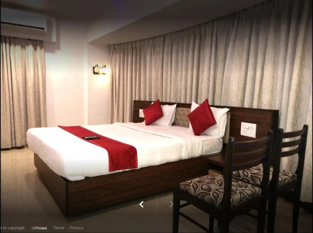 Photo of the whole room, Bed in Hotel Shelter Palace