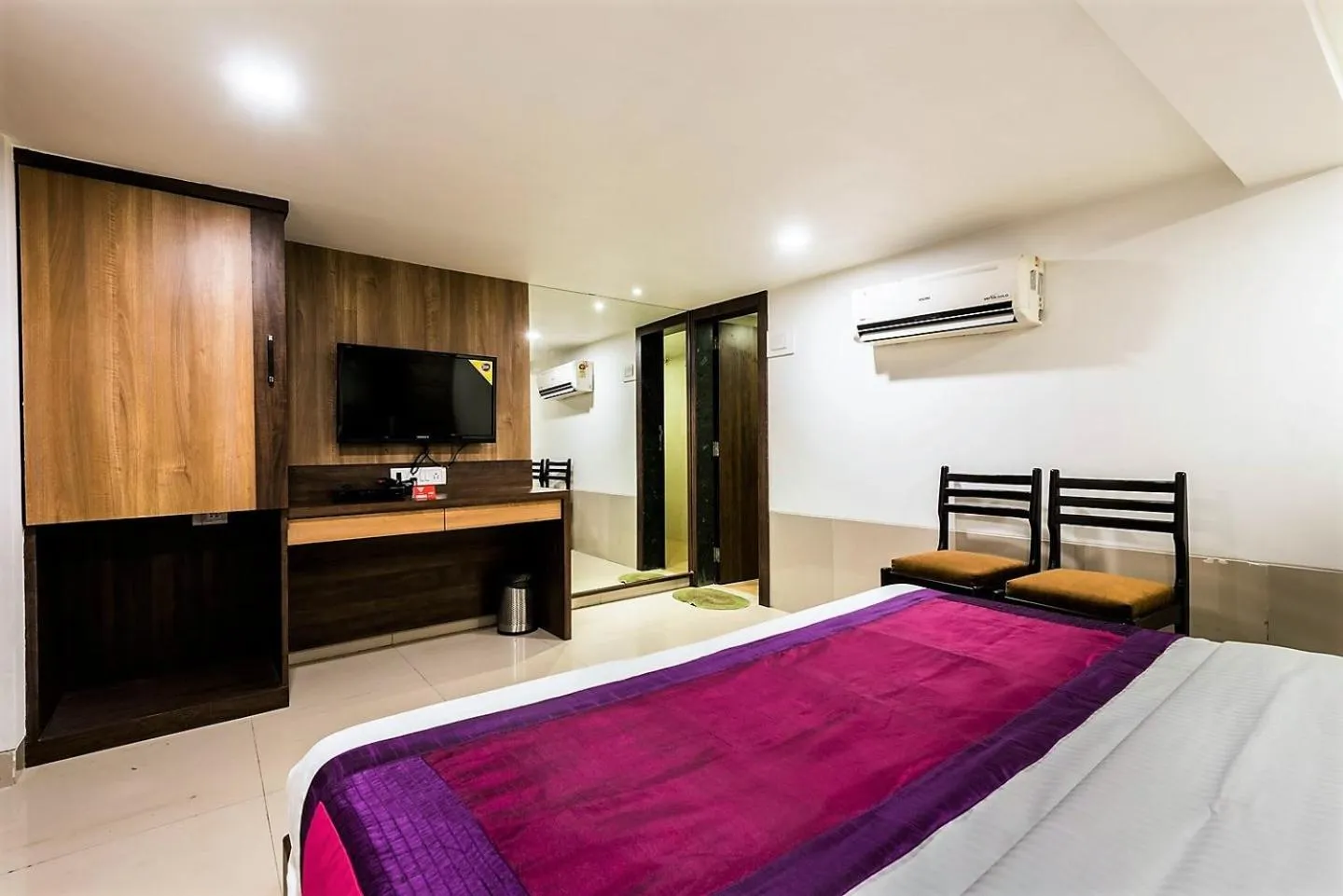 Photo of the whole room, Bed in Hotel Shelter Palace