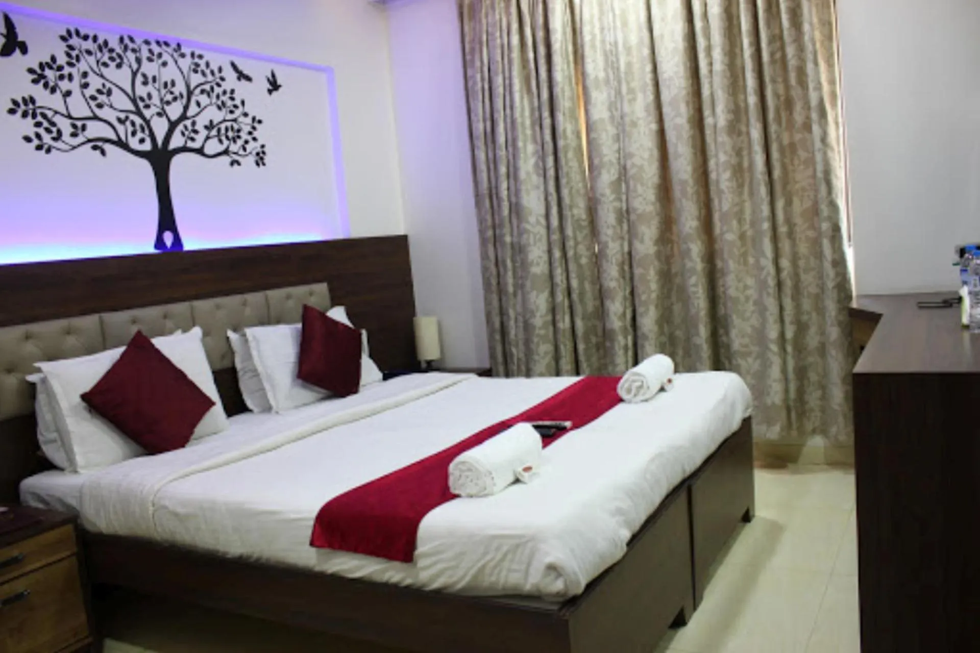 Photo of the whole room, Bed in Hotel Shelter Palace