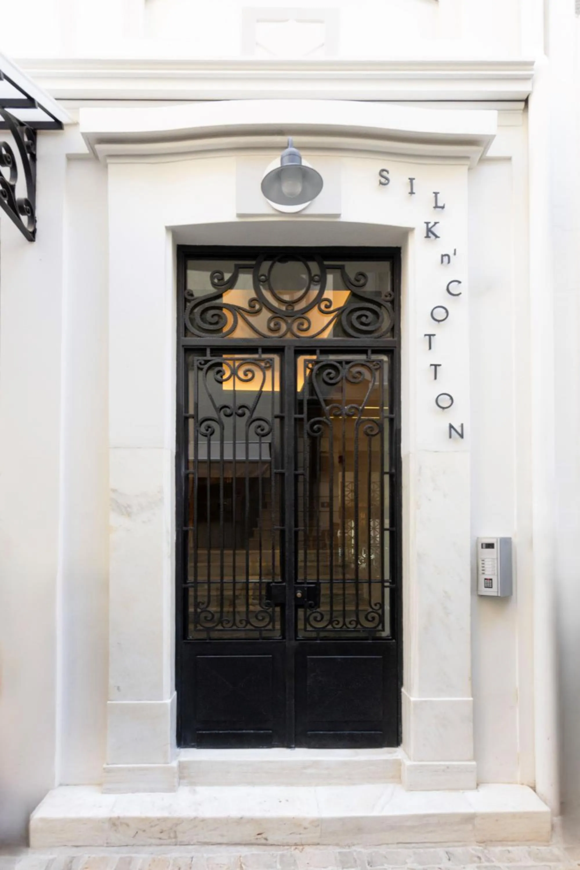 Facade/entrance in Silk n Cotton