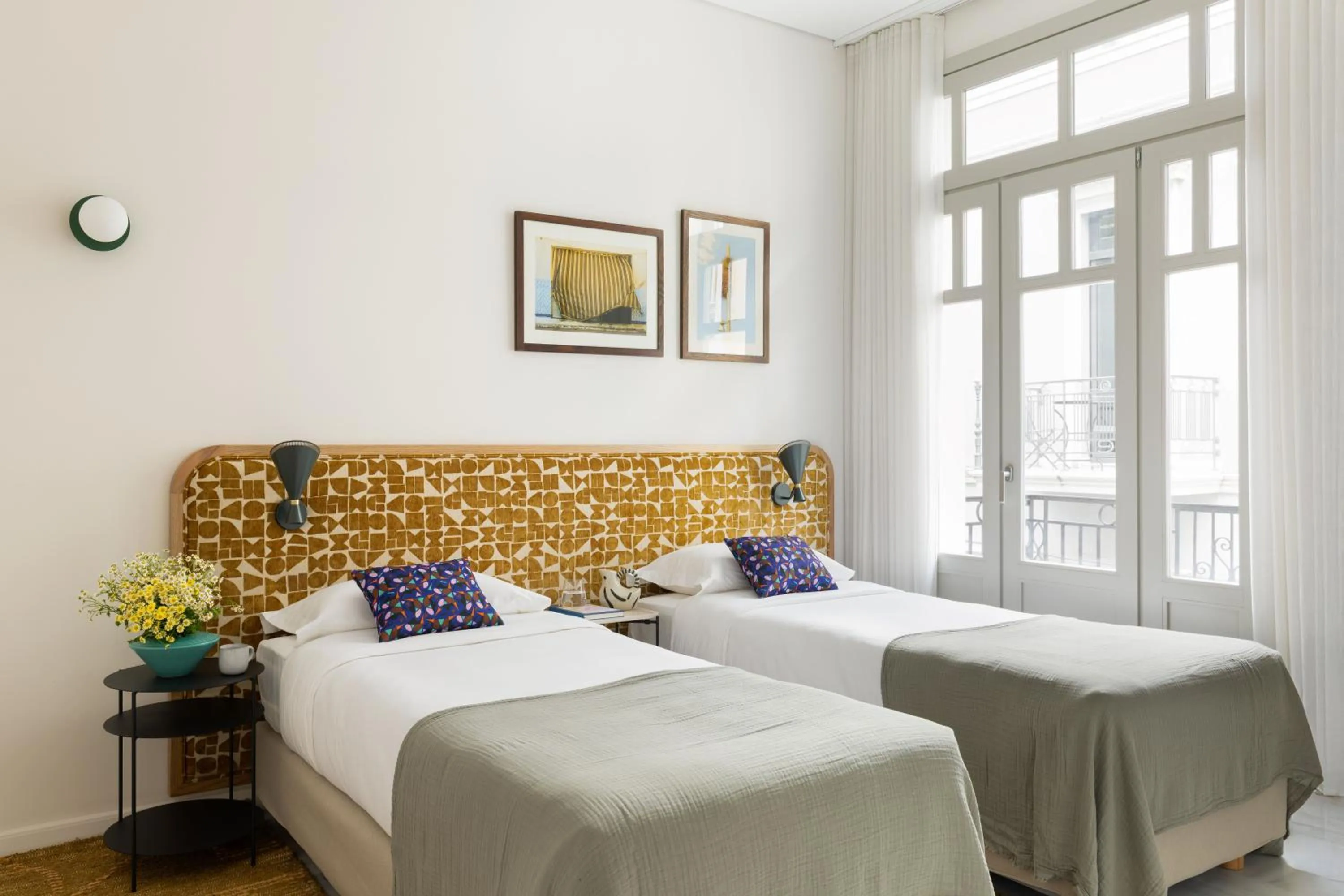 Bedroom, Bed in Silk n Cotton