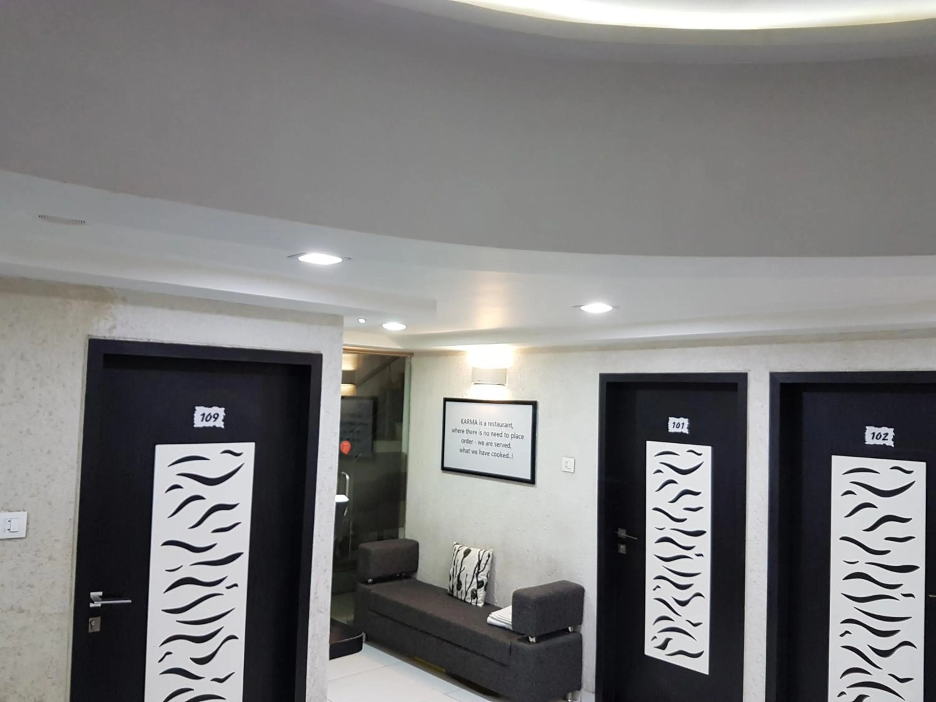 Lobby or reception in Hotel Paramount Inn