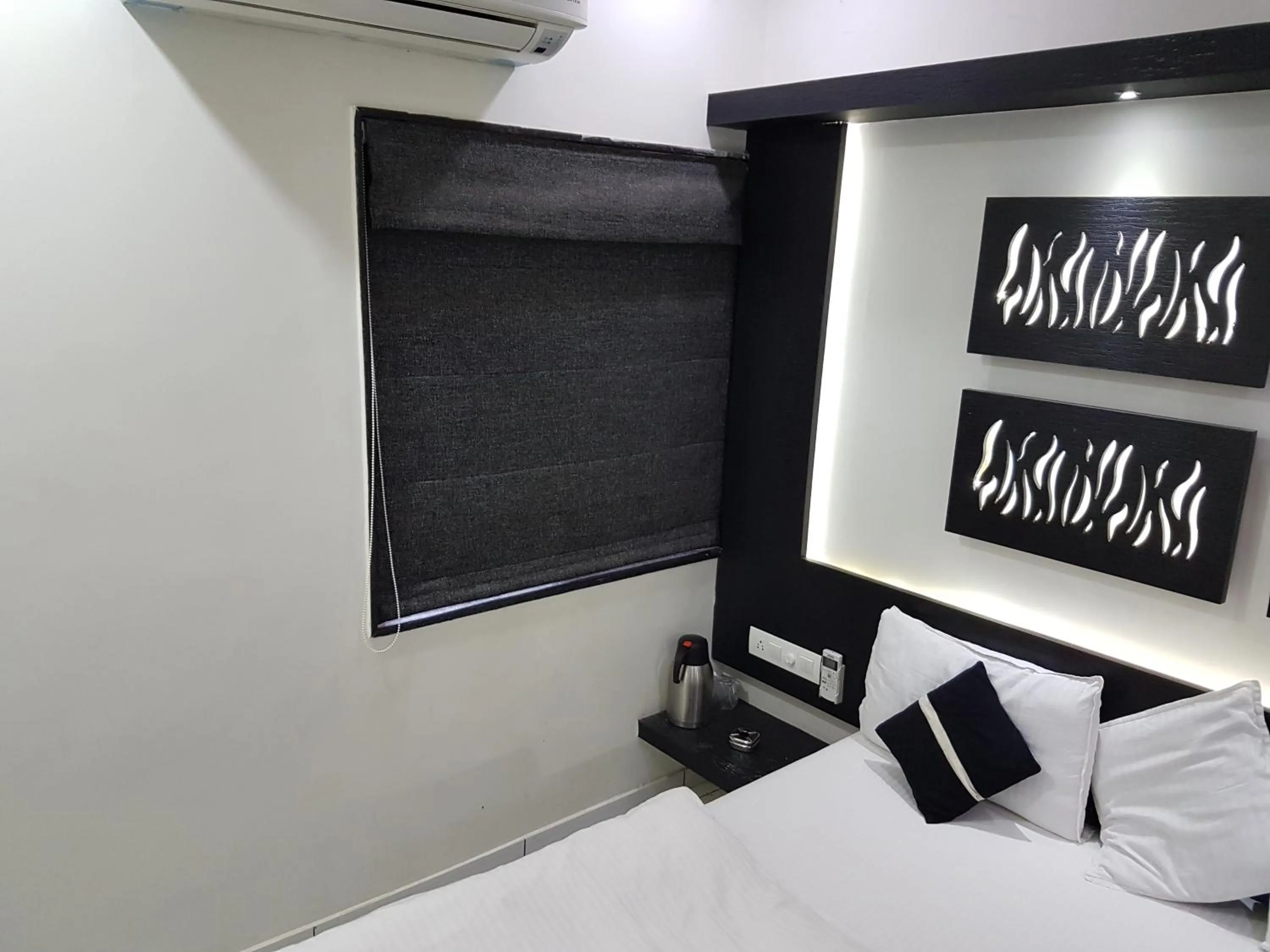 Other, Bed in Hotel Paramount Inn