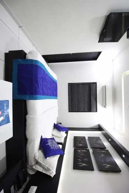 Bed in Hotel Paramount Inn