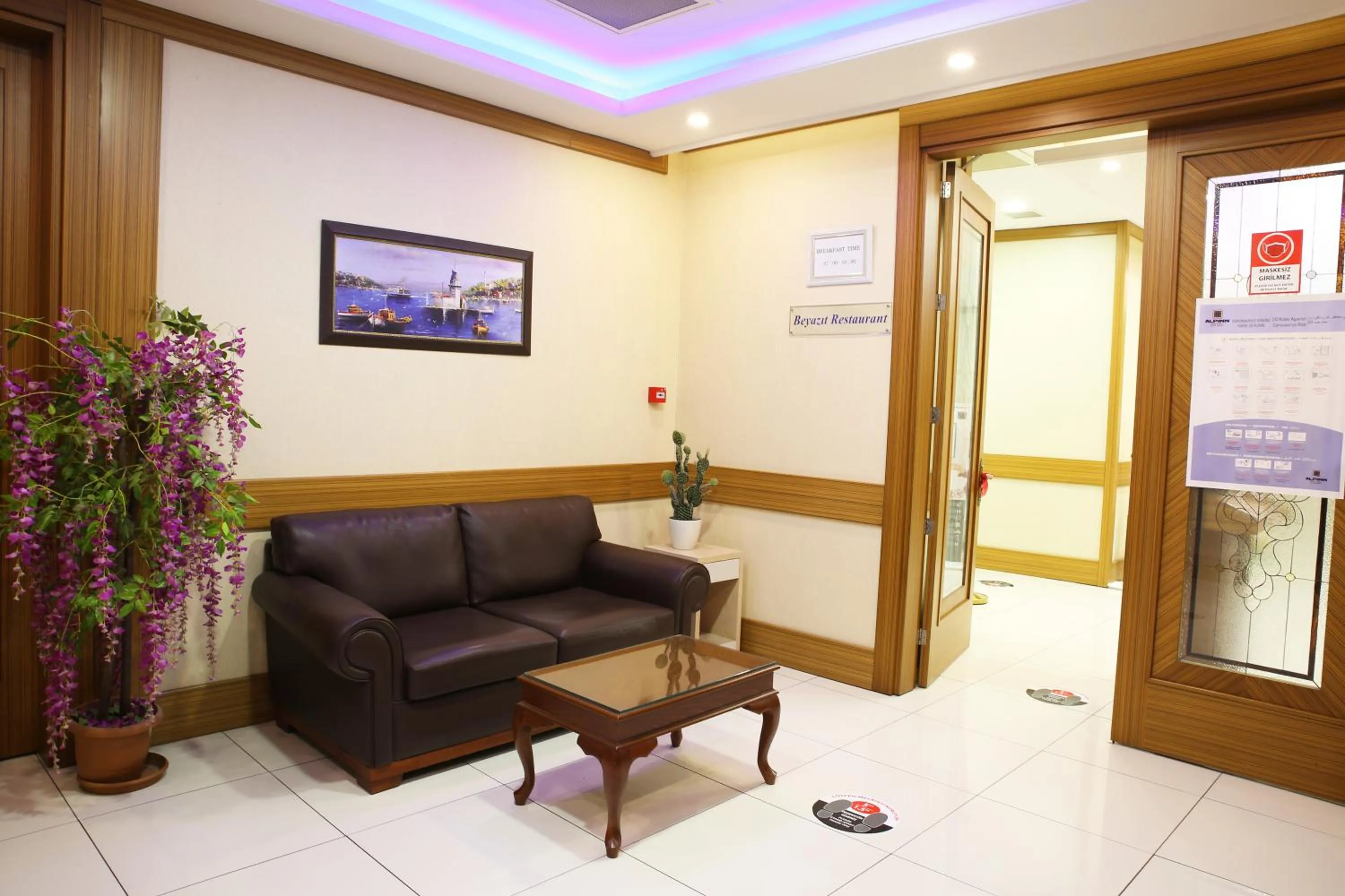 Seating area in Alpinn Hotel Istanbul