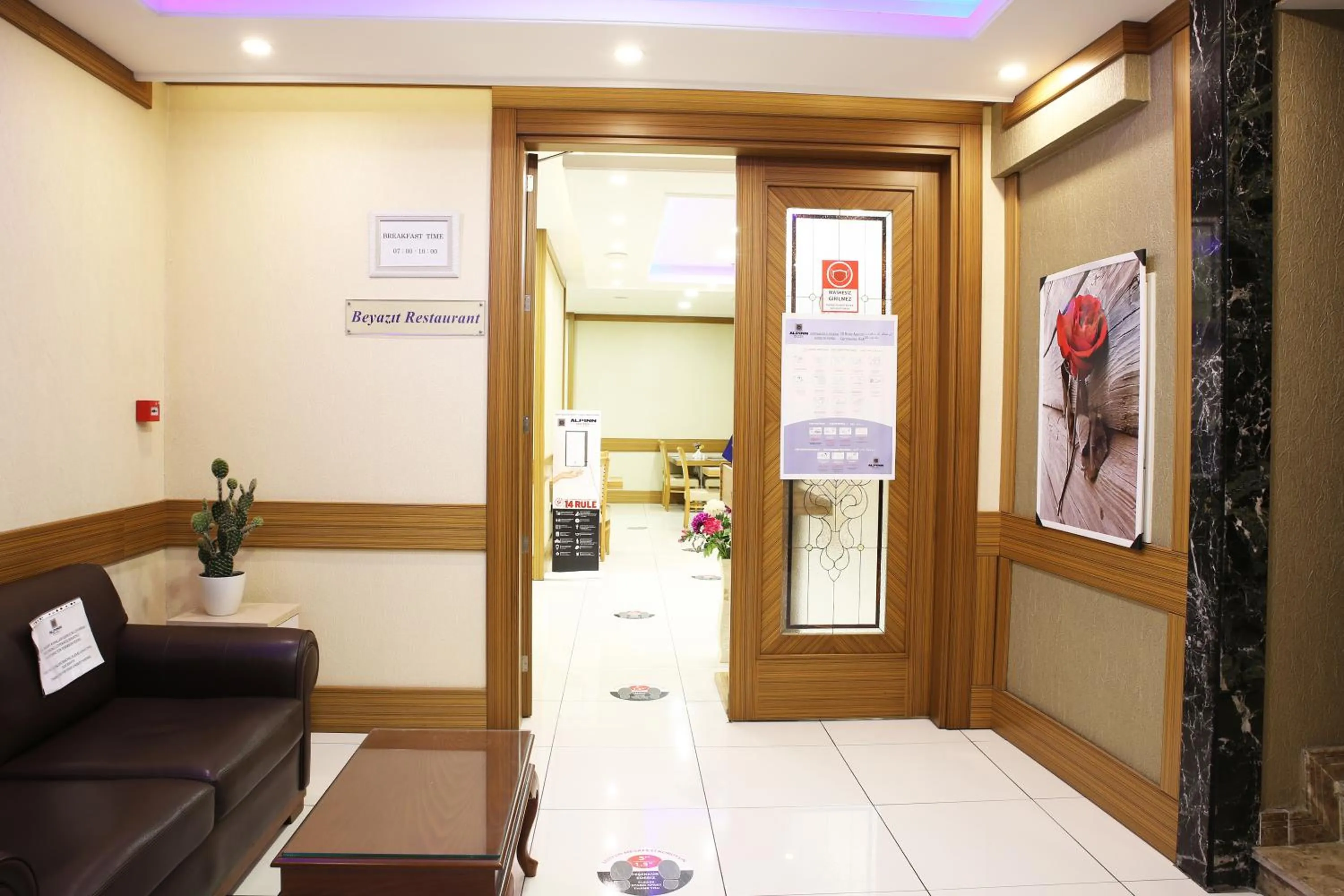 Seating area in Alpinn Hotel Istanbul