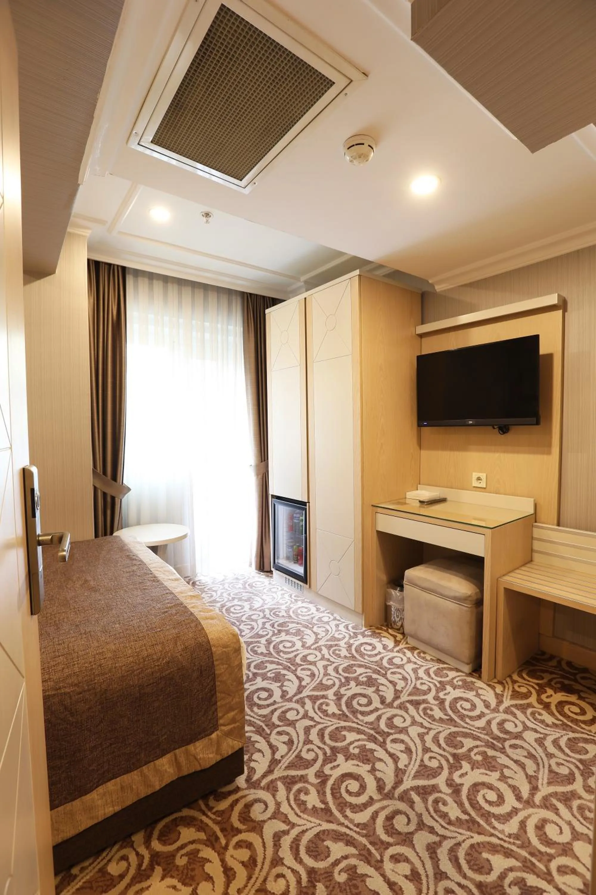 TV and multimedia, Bed in Alpinn Hotel Istanbul