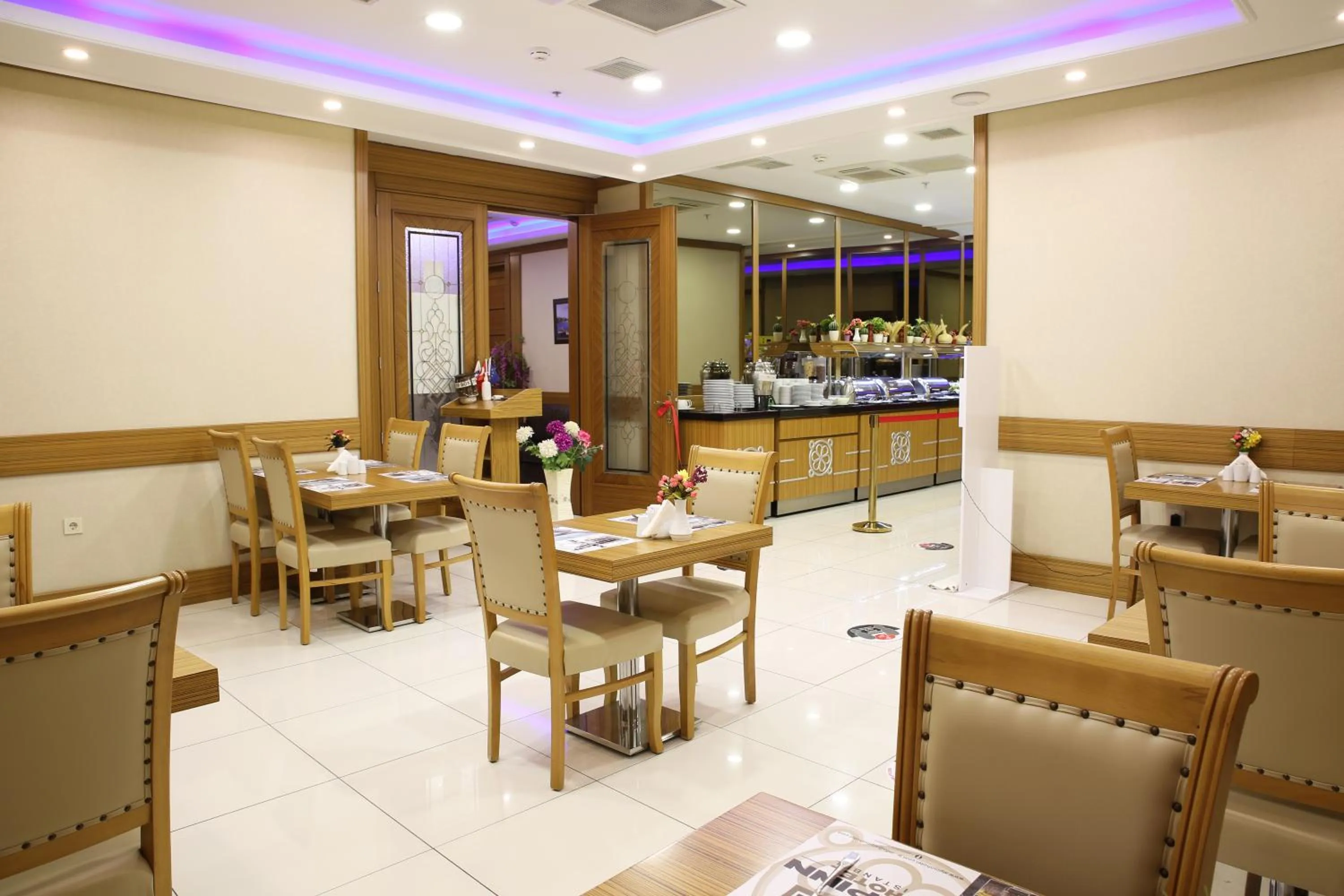 Restaurant/places to eat in Alpinn Hotel Istanbul