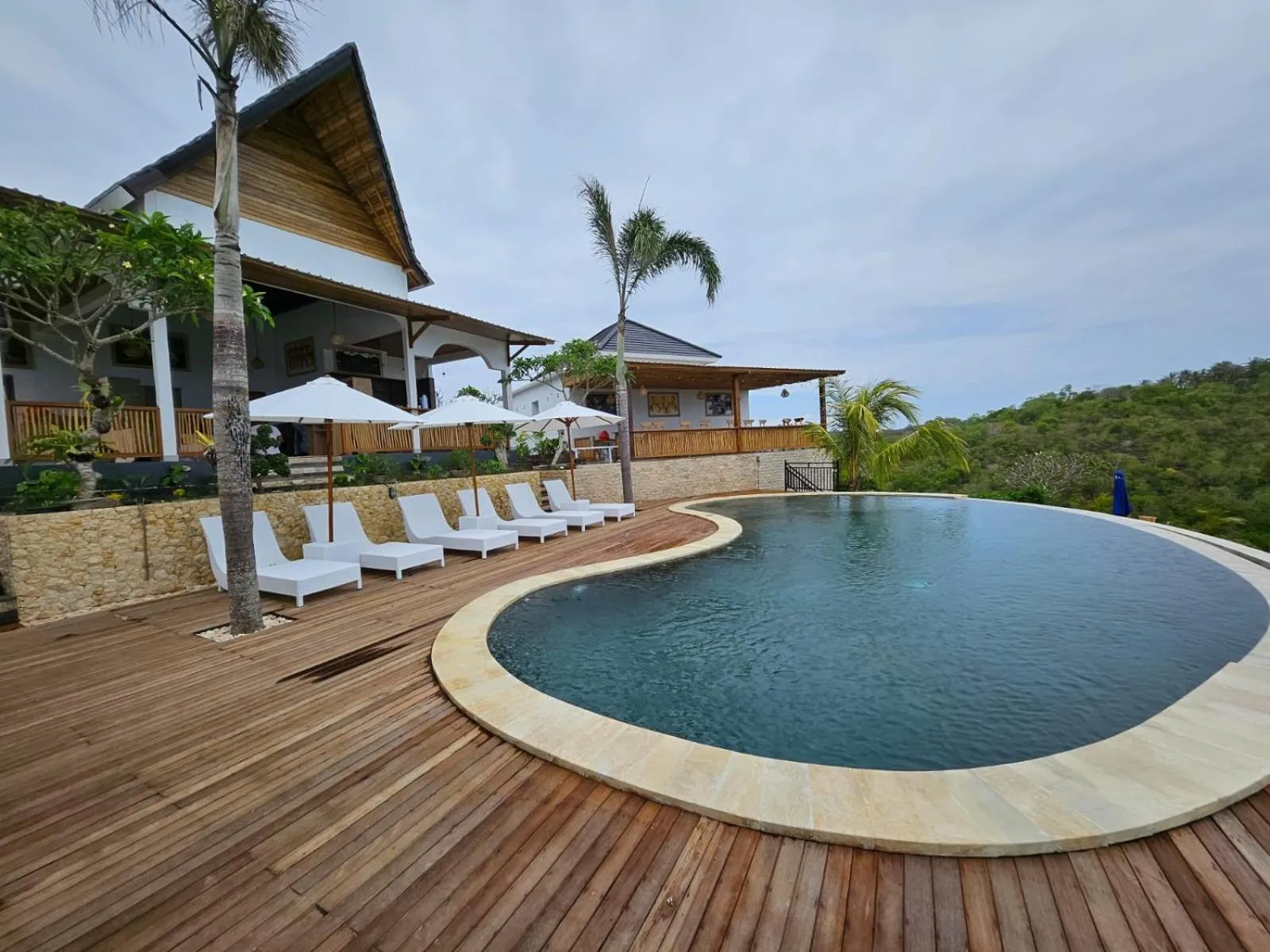 Swimming pool in Kelingking Parama Resort