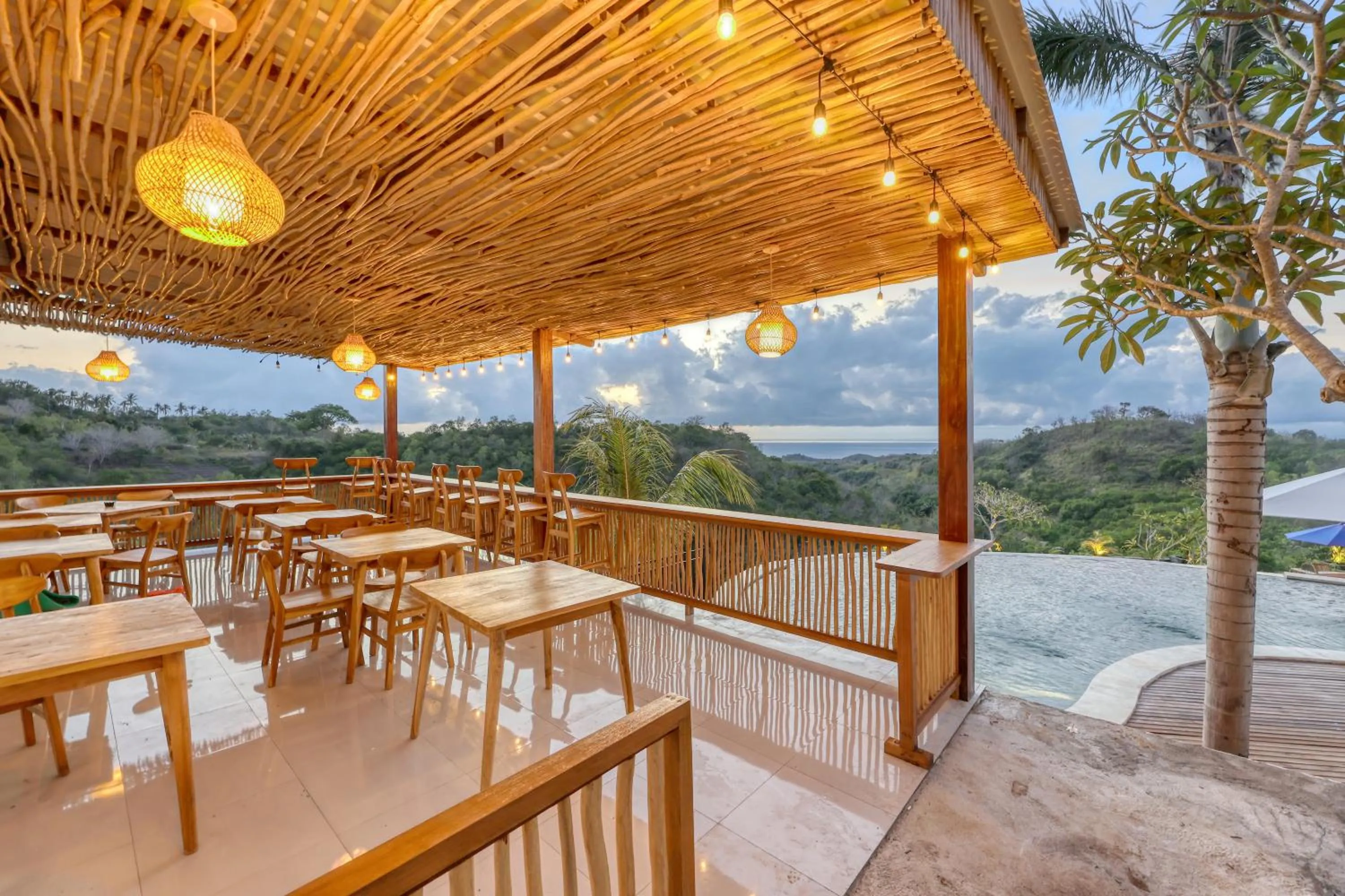 Restaurant/places to eat in Kelingking Parama Resort