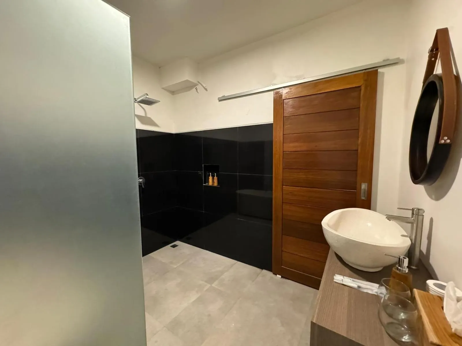 Shower in Kelingking Parama Resort