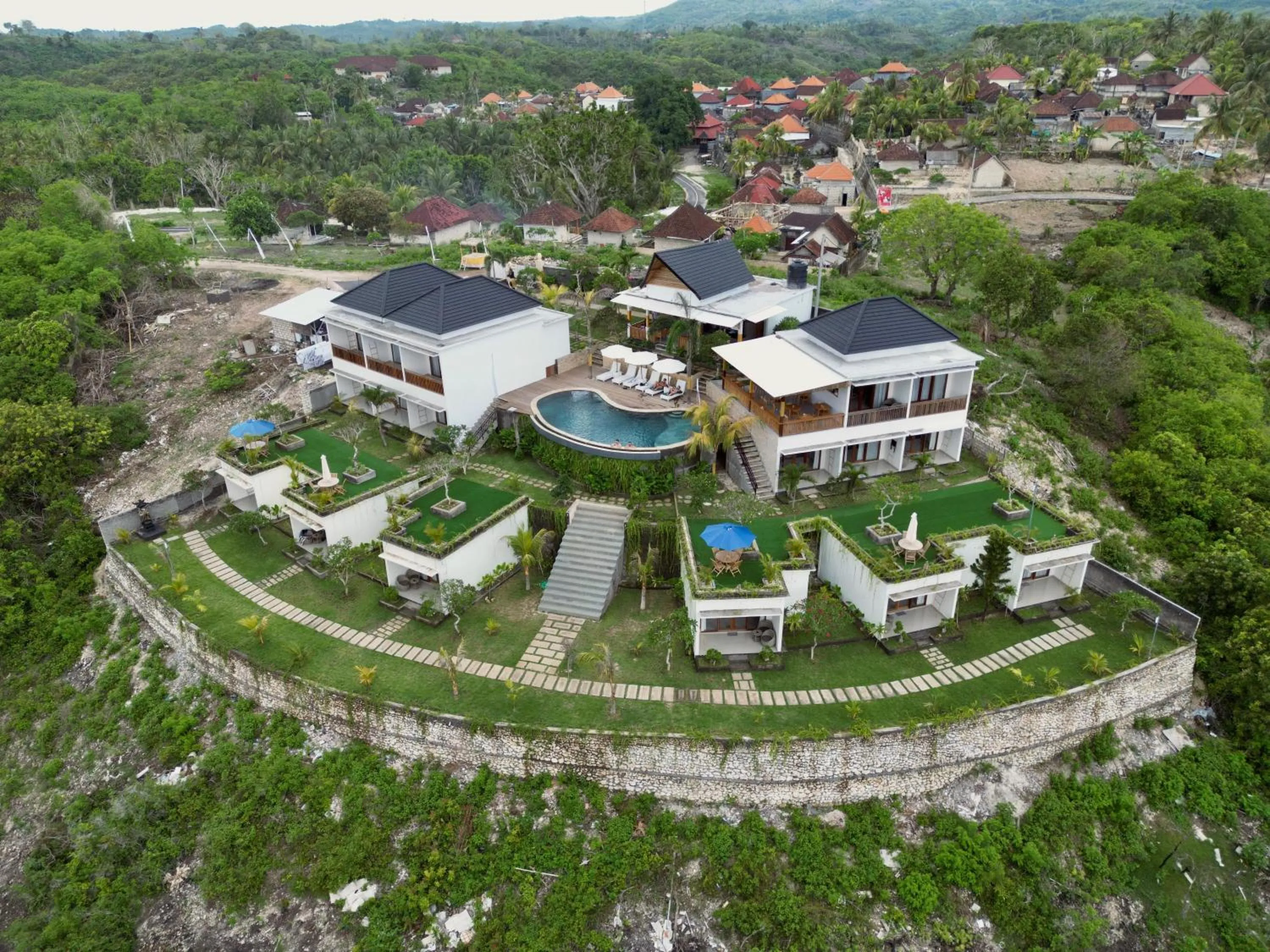 Property building in Kelingking Parama Resort