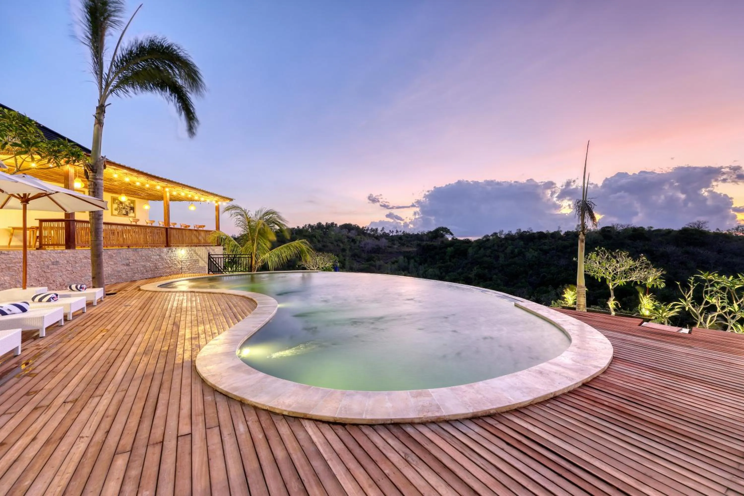 Swimming pool in Kelingking Parama Resort