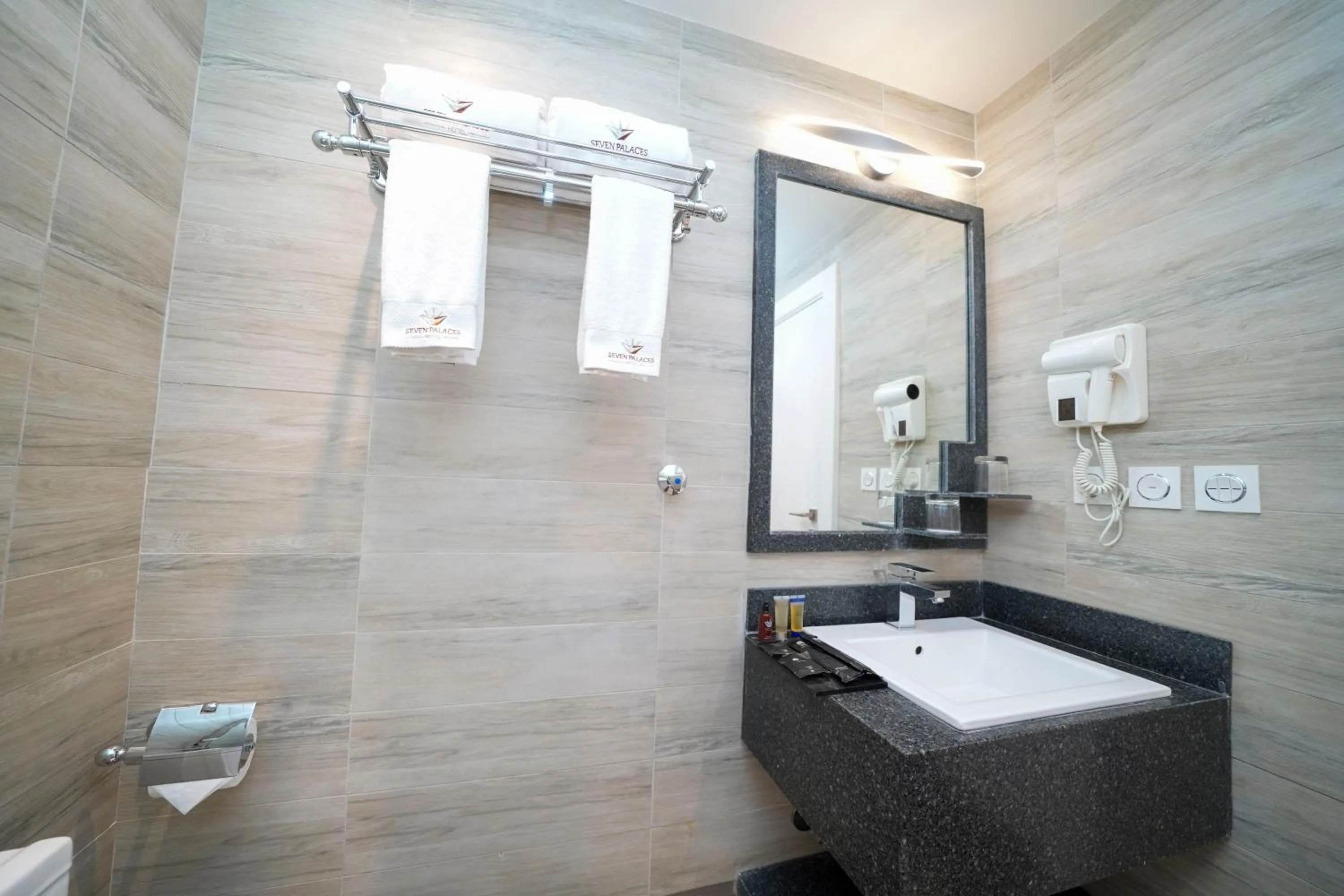 Toilet in Seven Palaces Hotel