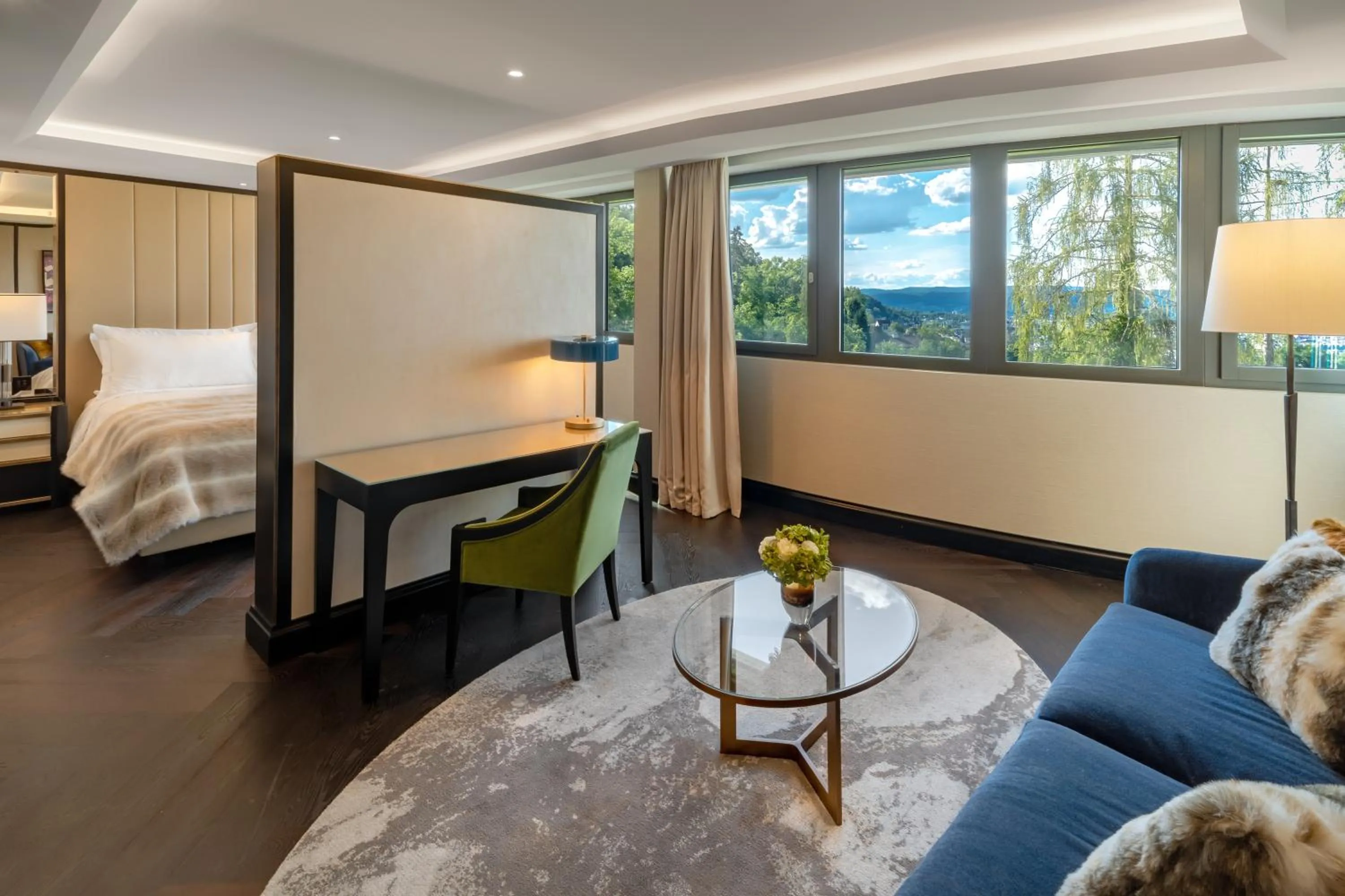 Seating area, Bed in FIVE Zurich - Luxury City Resort