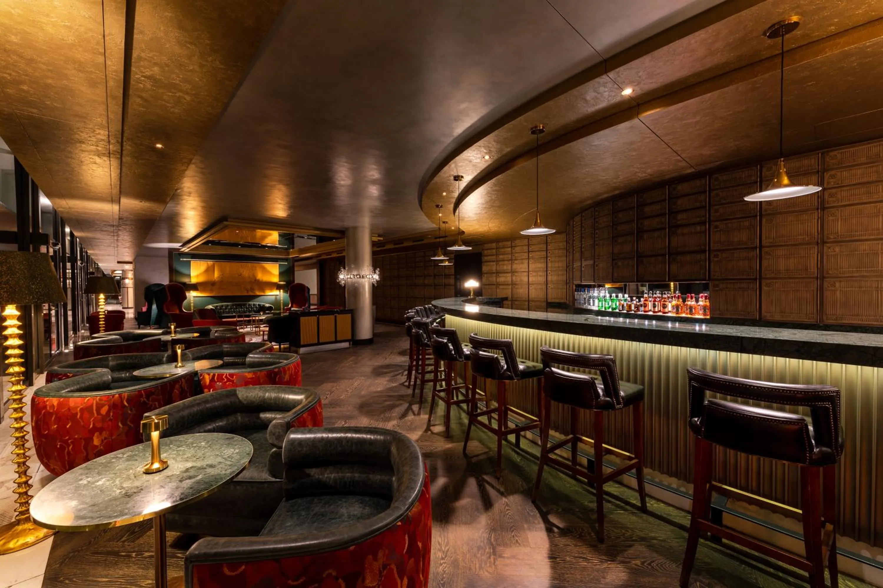 Lounge or bar in FIVE Zurich - Luxury City Resort