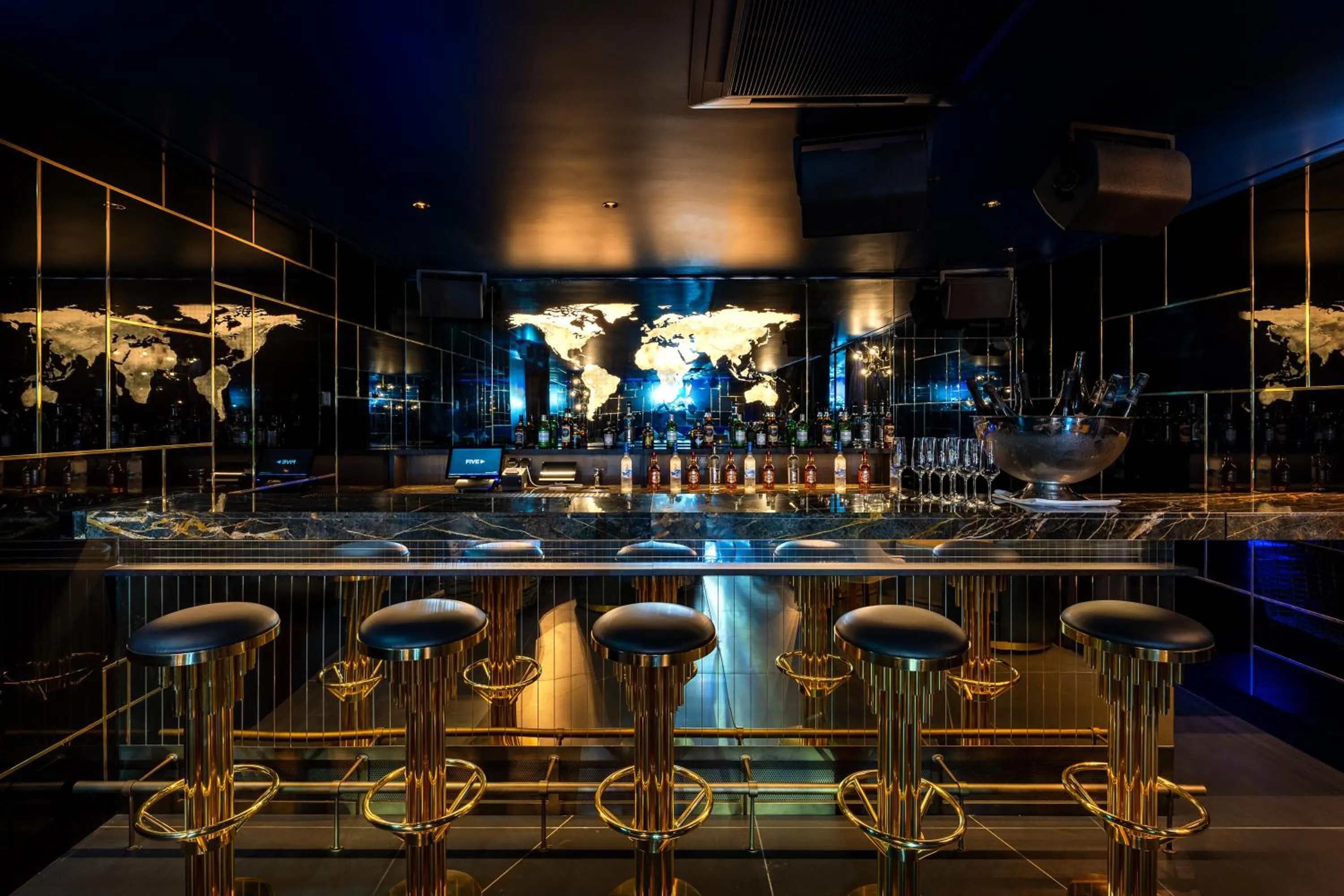 Restaurant/places to eat in FIVE Zurich - Luxury City Resort