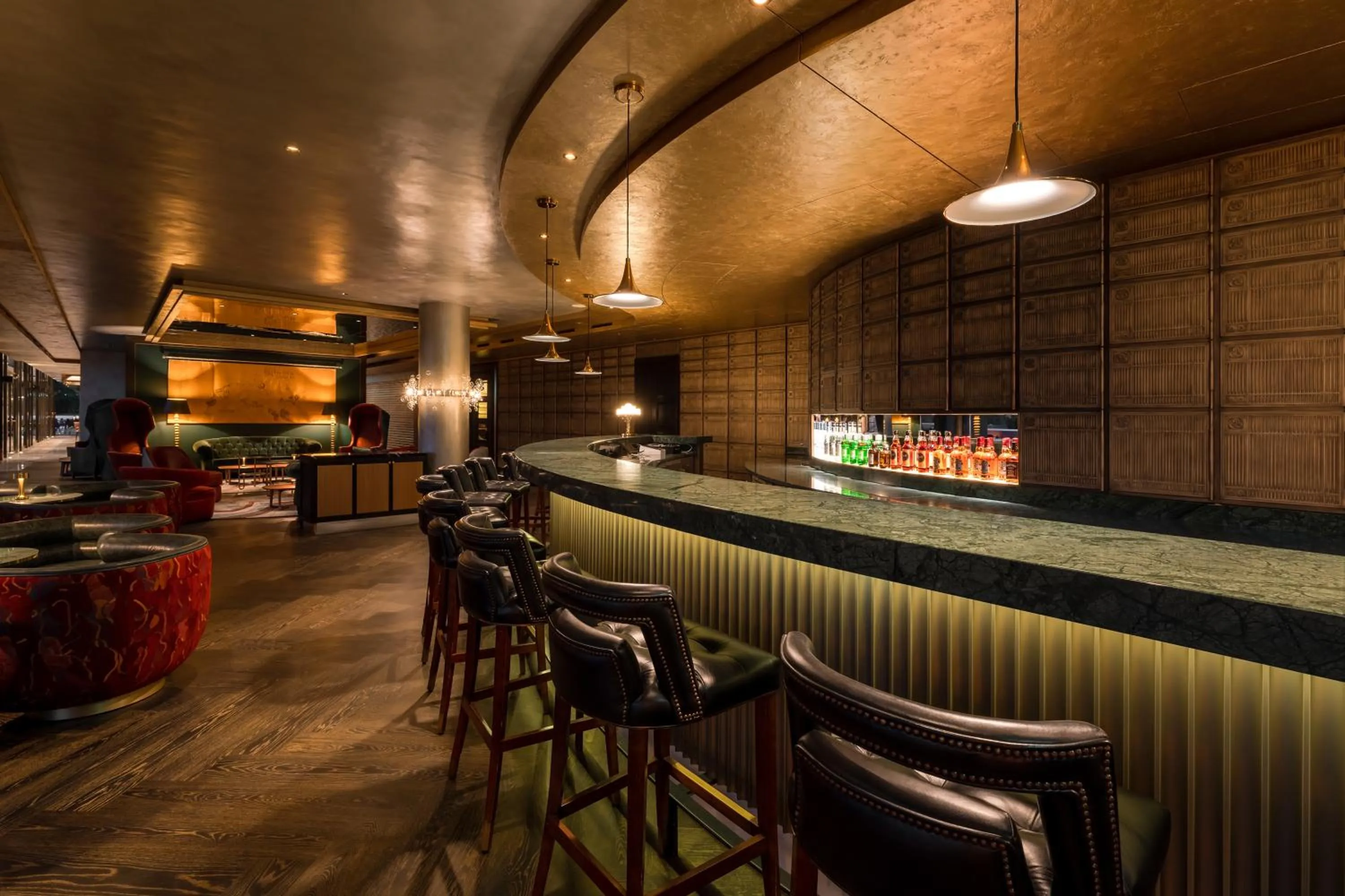 Lounge or bar in FIVE Zurich - Luxury City Resort